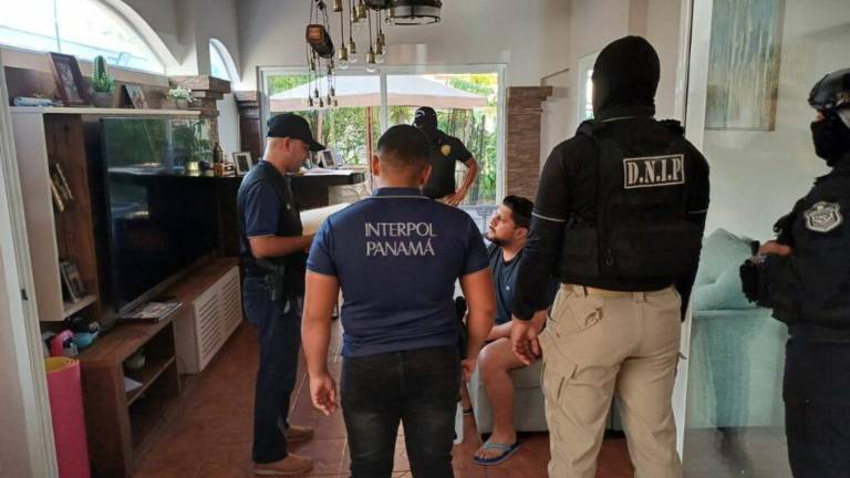 El intendente de Epuyén dijo que “no queda una montaña verde” por los incendios e informó que ya se quemaron más de 100 casas