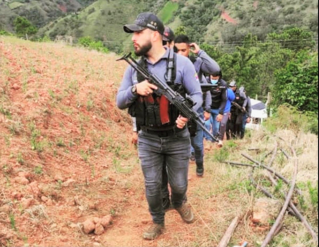 Venezuela: el hijo del Gobernador del Táchira y hombres armados allanaron una finca en Apure, secuestraron al personal y se llevaron el ganado