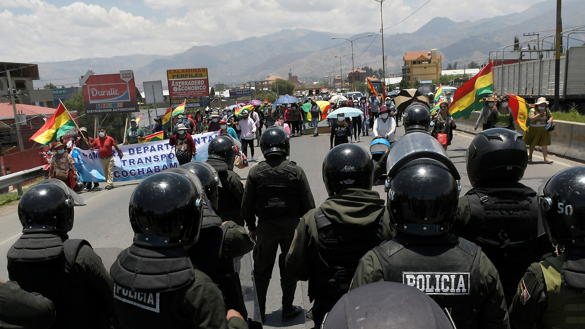 El gobierno envió más policías a las calles (EFE/Jorge Abrego)