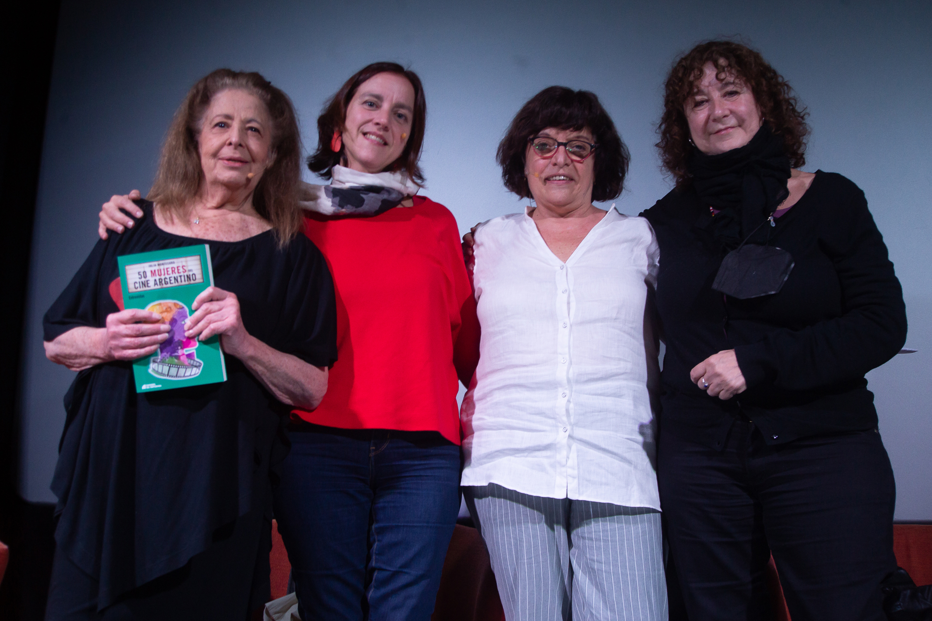Carmen Guarini, Marcela Visconti y Annamaría Muchnik acompañaron a la autora en la presentación
