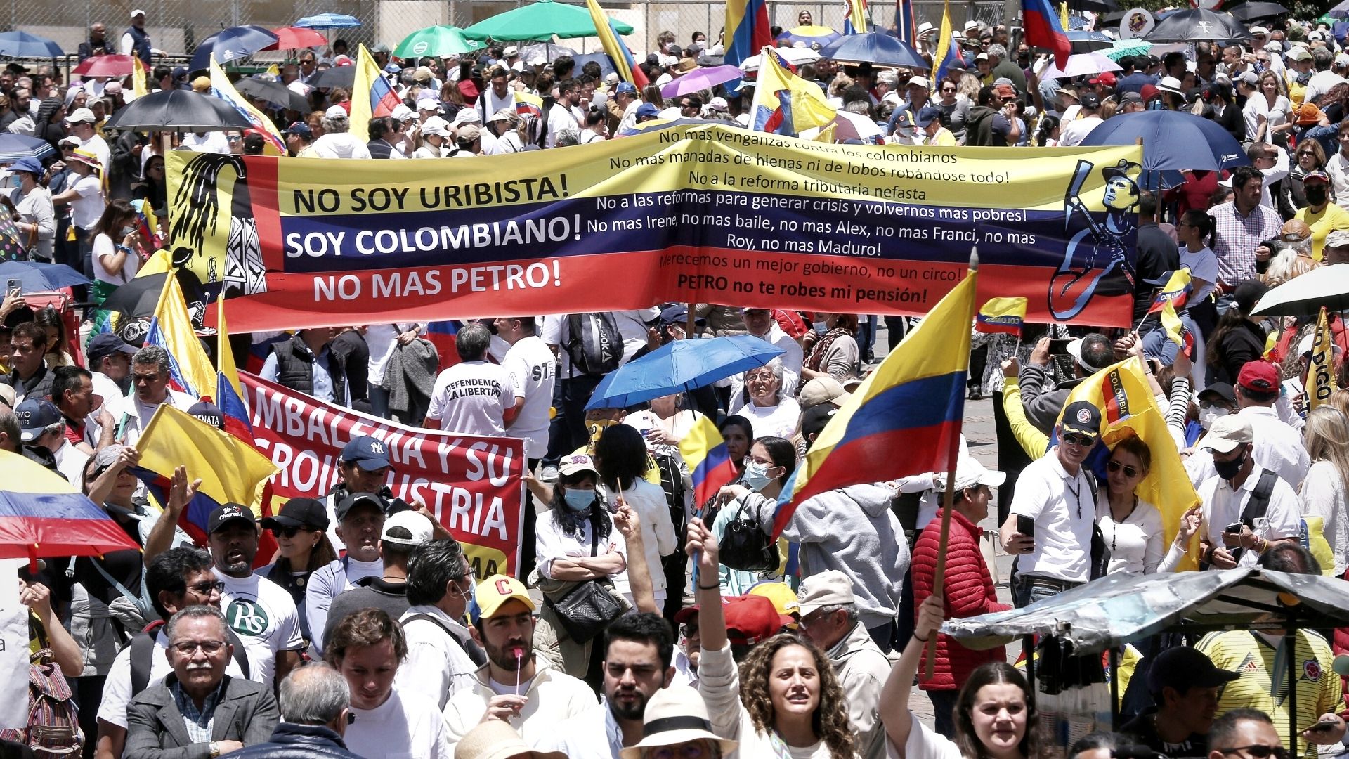 “Colombia no debe ser condenada a la pobreza”: el argumento de los marchantes en contra del presidente Petro