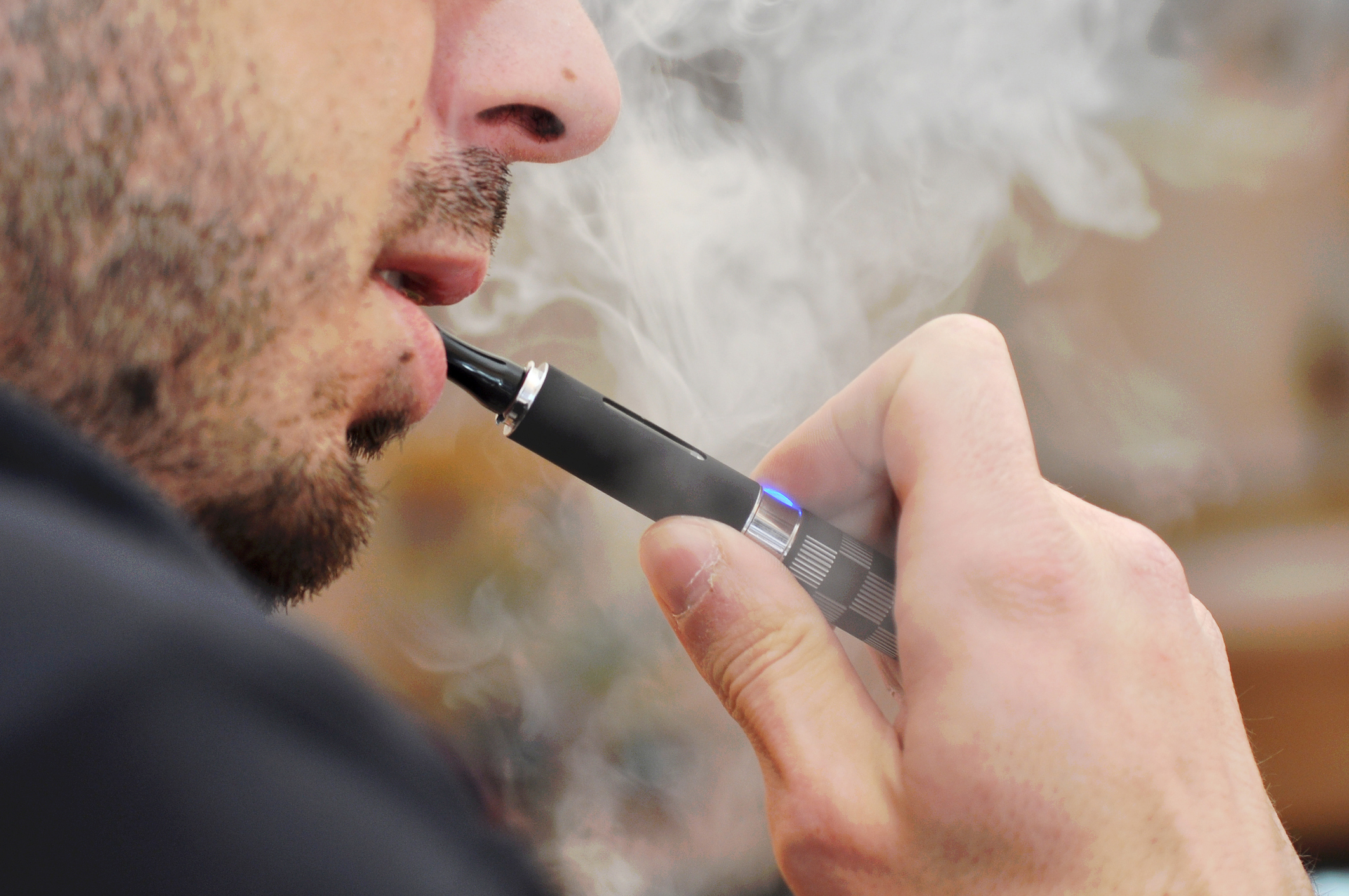 Por primera vez, un estudio reveló que el vapeo provoca un daño en el ADN similar a los cigarrillos tradicionales 
