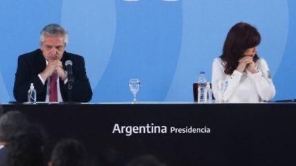 Alberto Fernández y Cristina Kirchner durante un acto en Casa Rosada