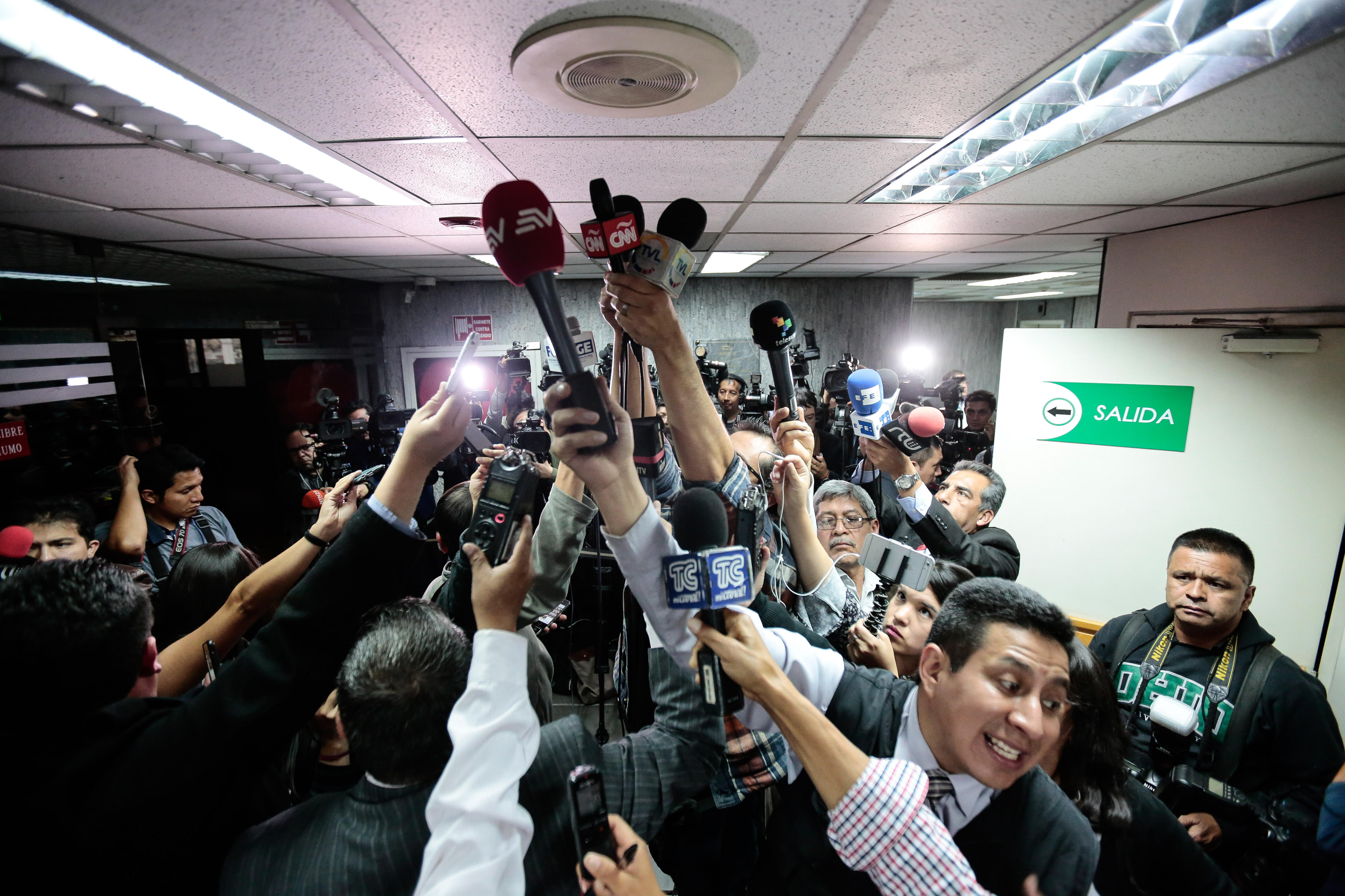Las agresiones contra el trabajo periodístico en Ecuador han incrementado. (EFE/José Jácome)