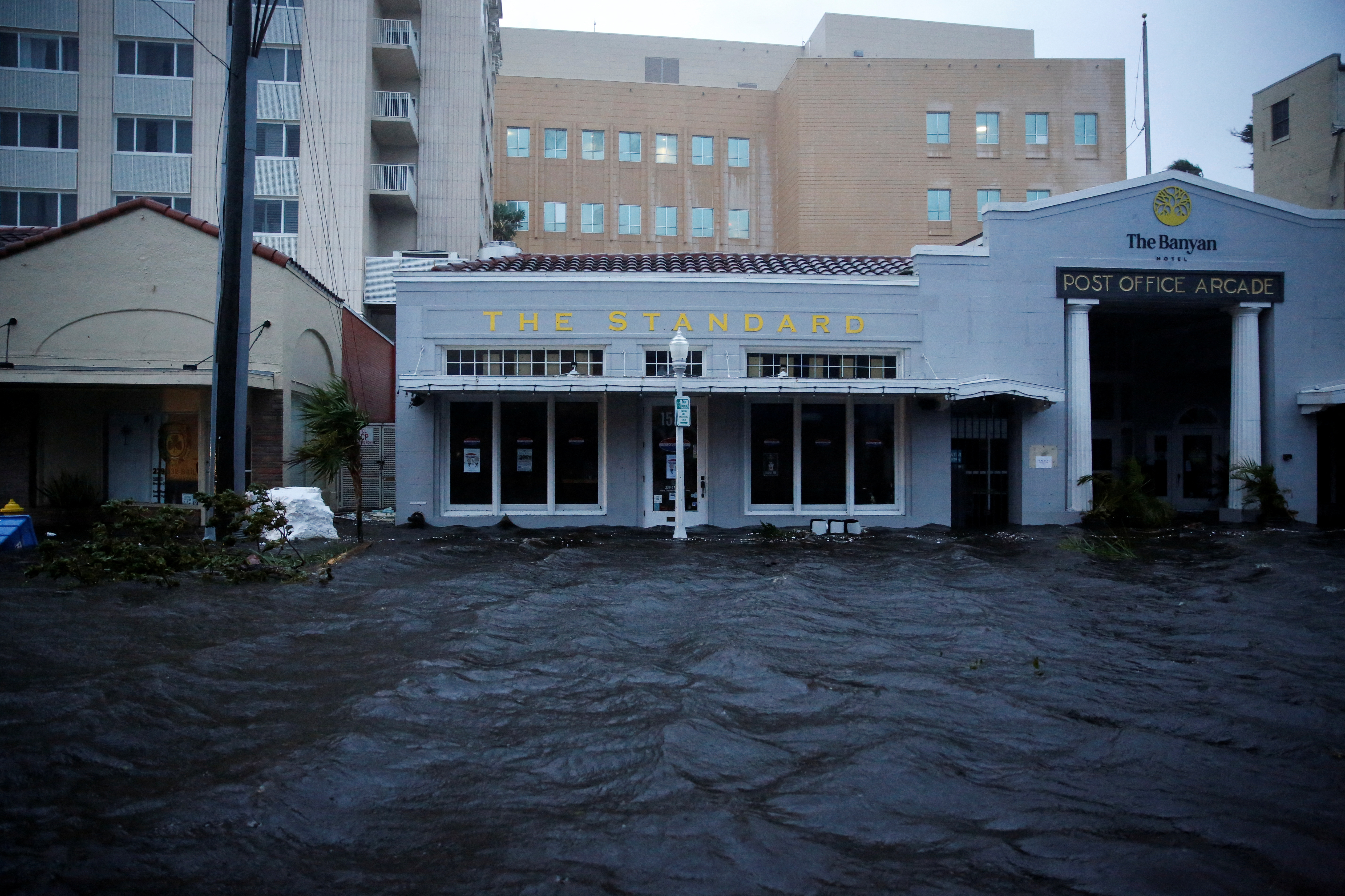 Ian causó severas inundaciones en las calles y edificios de Florida REUTERS/Marco Bello