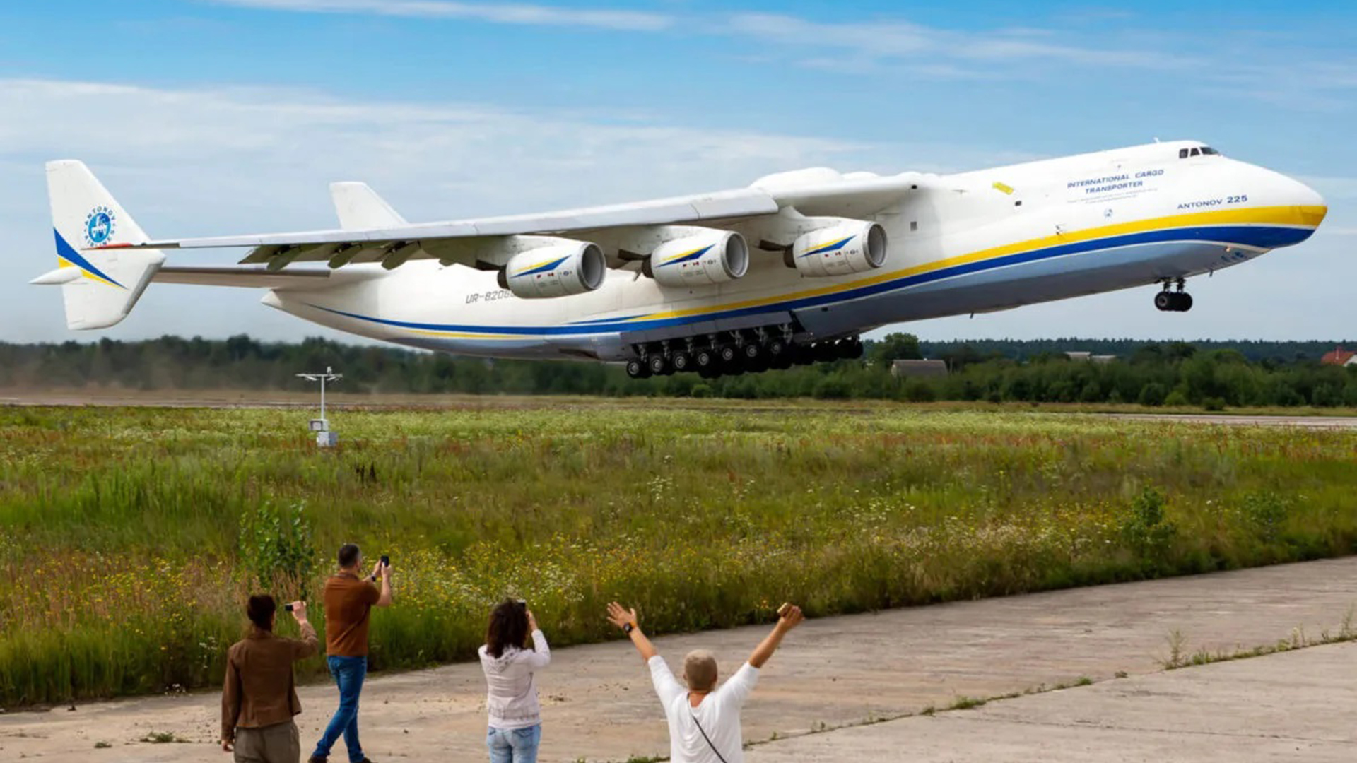 El Antonov An-225 fue alcanzado por el ataque ruso al aeropuerto en el que estaba guardado en Kiev. Se desconoce la dimensión del daño que sufrió, pero trascendió que son "de magnitud"