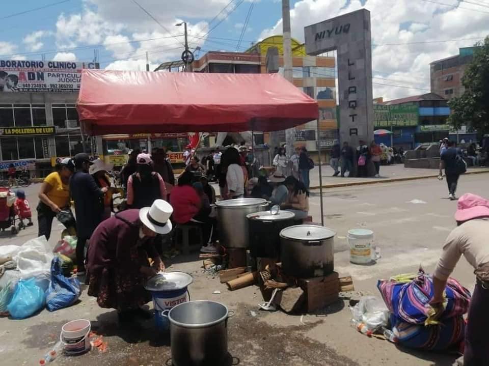 Decenas de personas realizan olla común en Cusco (Facebook: Cusco en Portada)