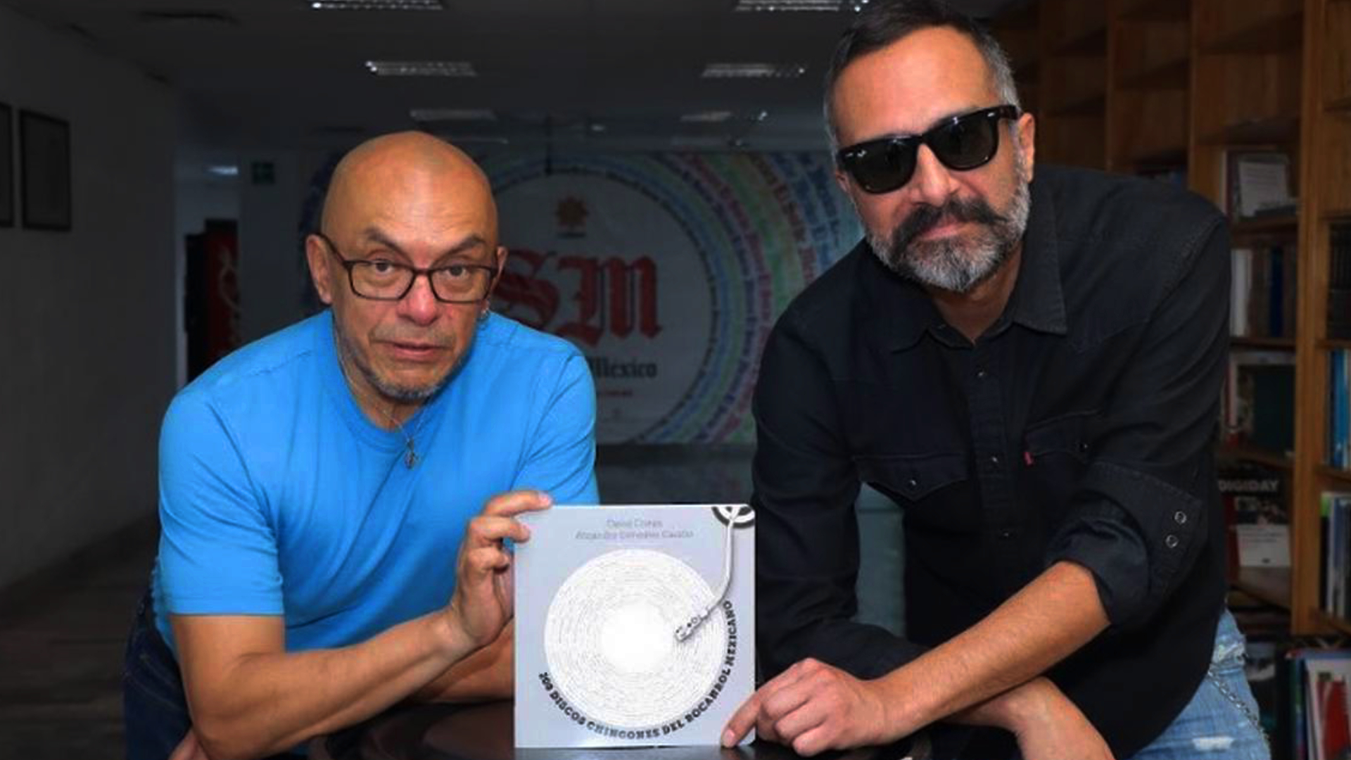 David Cortés y Alejandro González autores de “200 discos chingones del rocanrol mexicano” (Foto: El Sol de Mèxico).