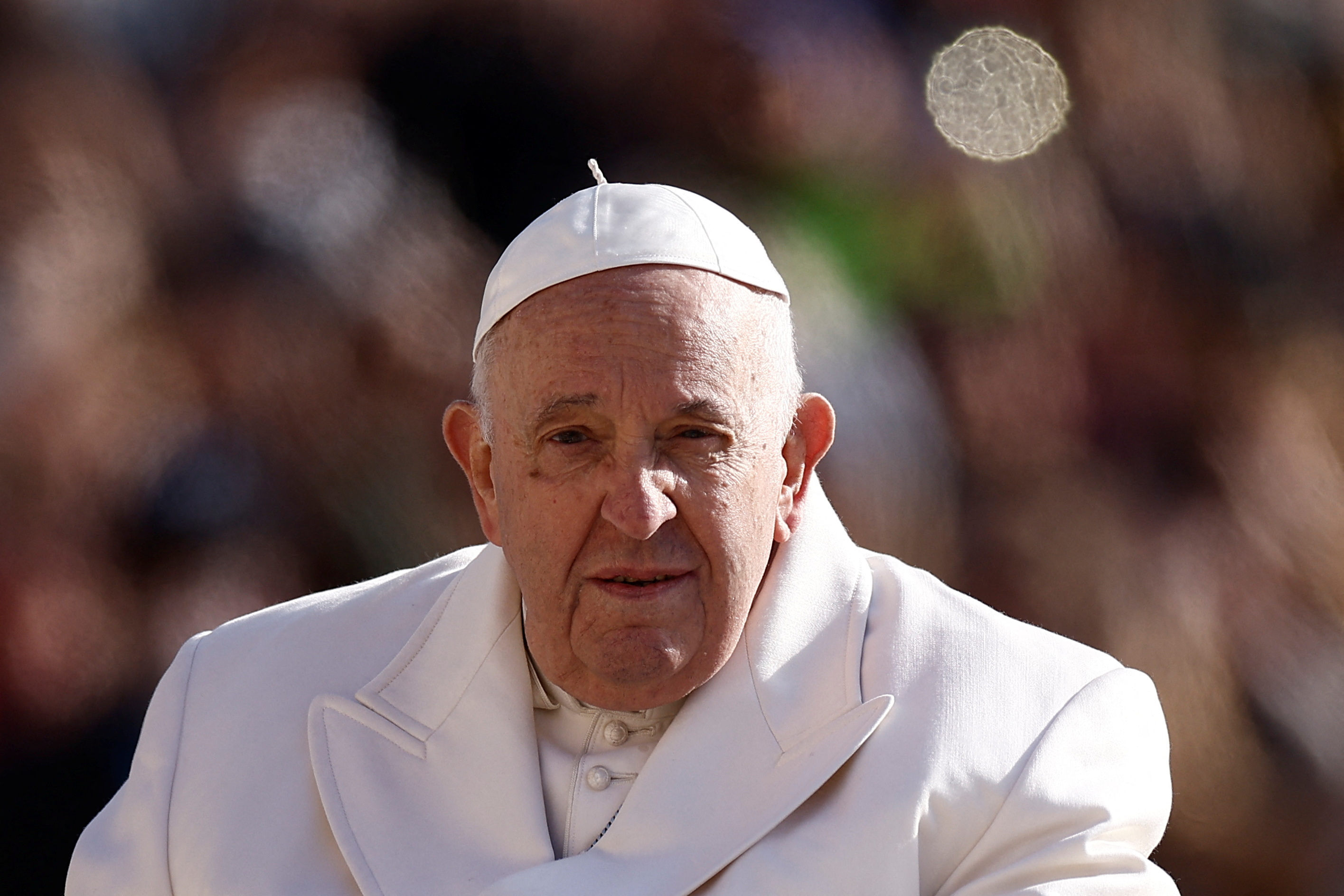 La salud del papa Francisco: le bajó la fiebre y se despertó de muy buen humor