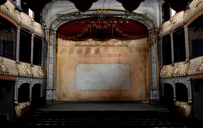 El interior vacío del Old Vic theatre en Londres, Reino Unido. 6 de julio de 2020. REUTERS/Toby Melville/Archivo