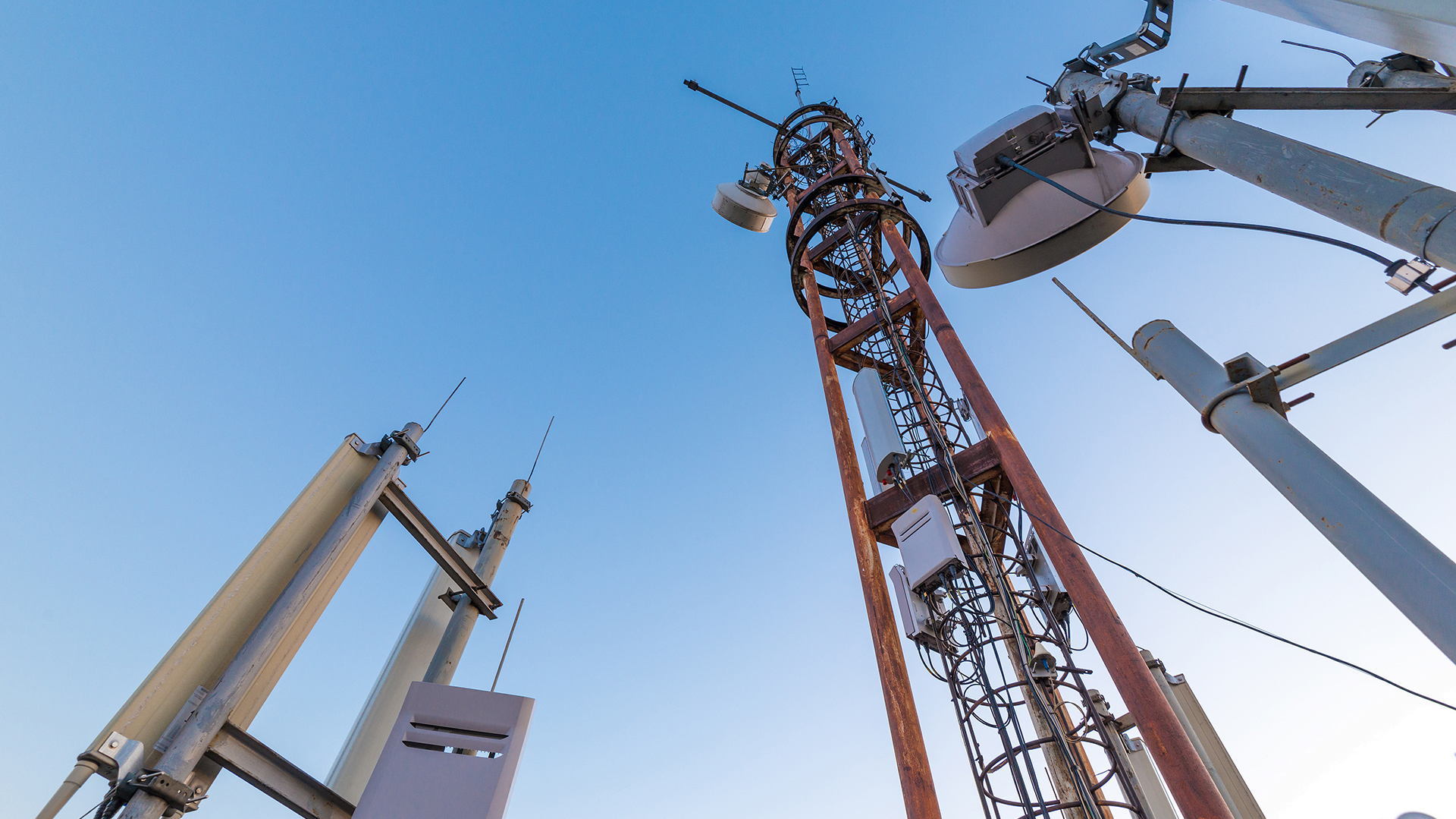 FOTO DE ARCHIVO: El presidente argentino Alberto Fernández gesticula durante un anuncio en la residencia presidencial, en Olivos, Argentina 12 agosto, 2020. Juan Mabromata/Pool via REUTERS