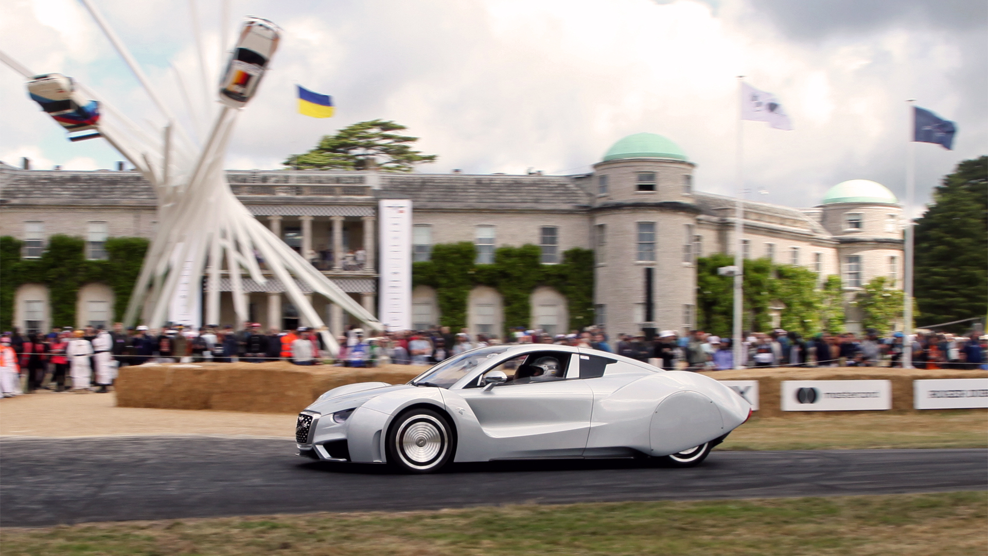 El Hispano Suiza en el Festival de la Velocidad de Goodwood de 2022. Es un auto distinto a todos, que realza la historia de una marca española  que no debía quedar en el olvido (foto Alejo Pérez Monsalvo especial para Infobae)