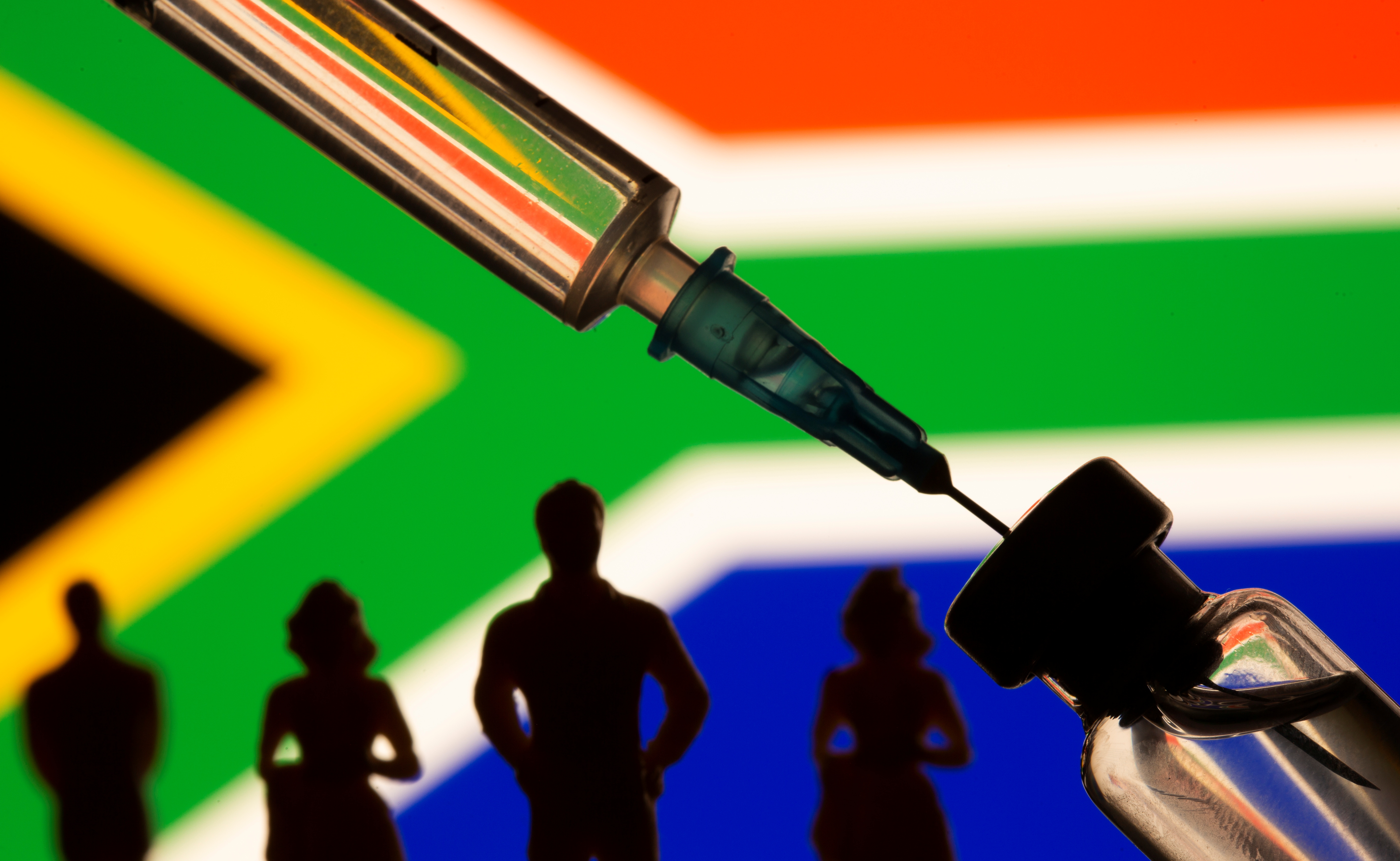 La variante sudafricana demostró tener más resistencia a algunas vacunas - REUTERS/Dado Ruvic/Illustration