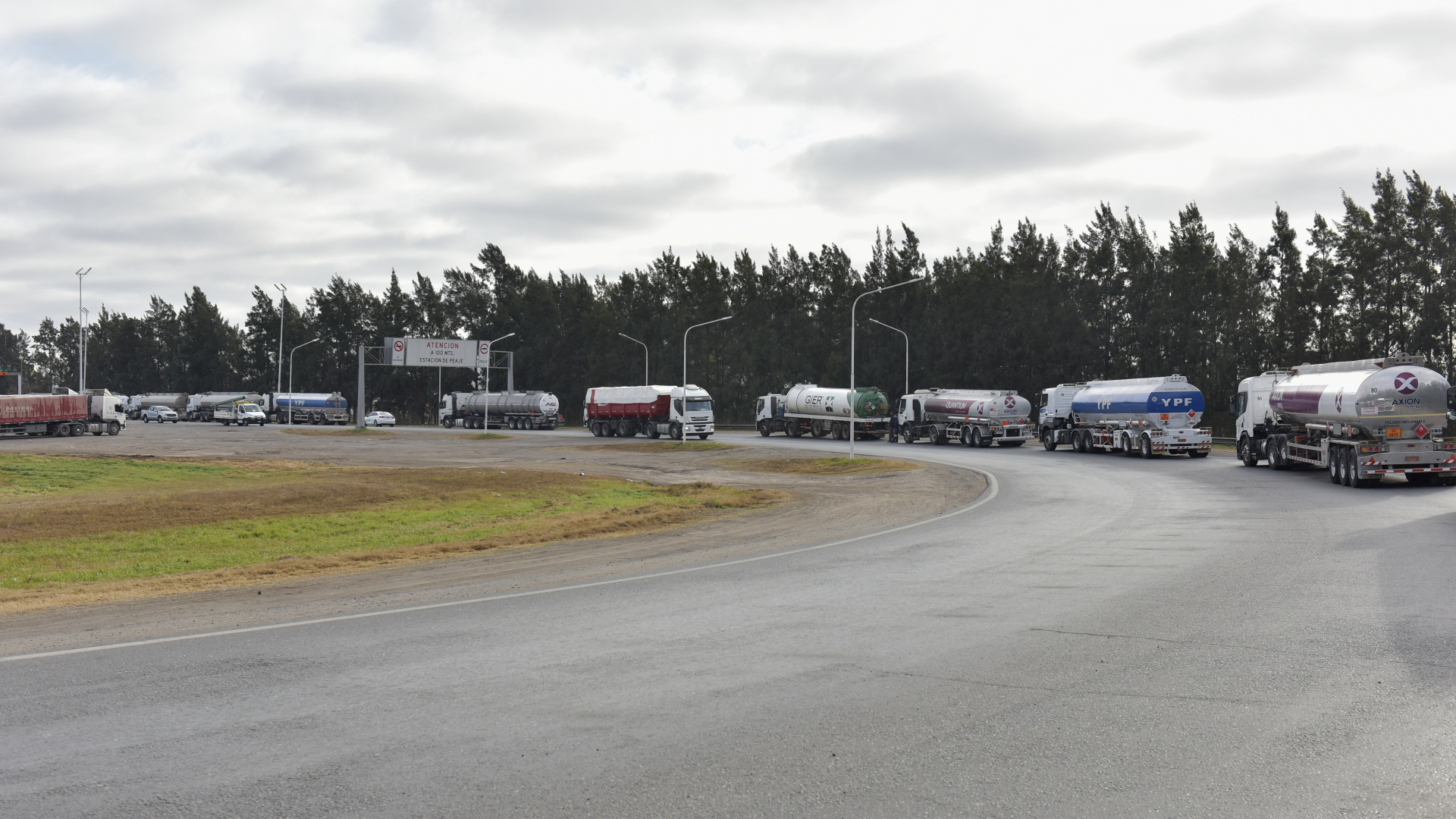 En los alrededores de los principales puertos de Santa Fe el movimiento de camiones se volvió casi nulo. Foto: Gustavo Gavotti