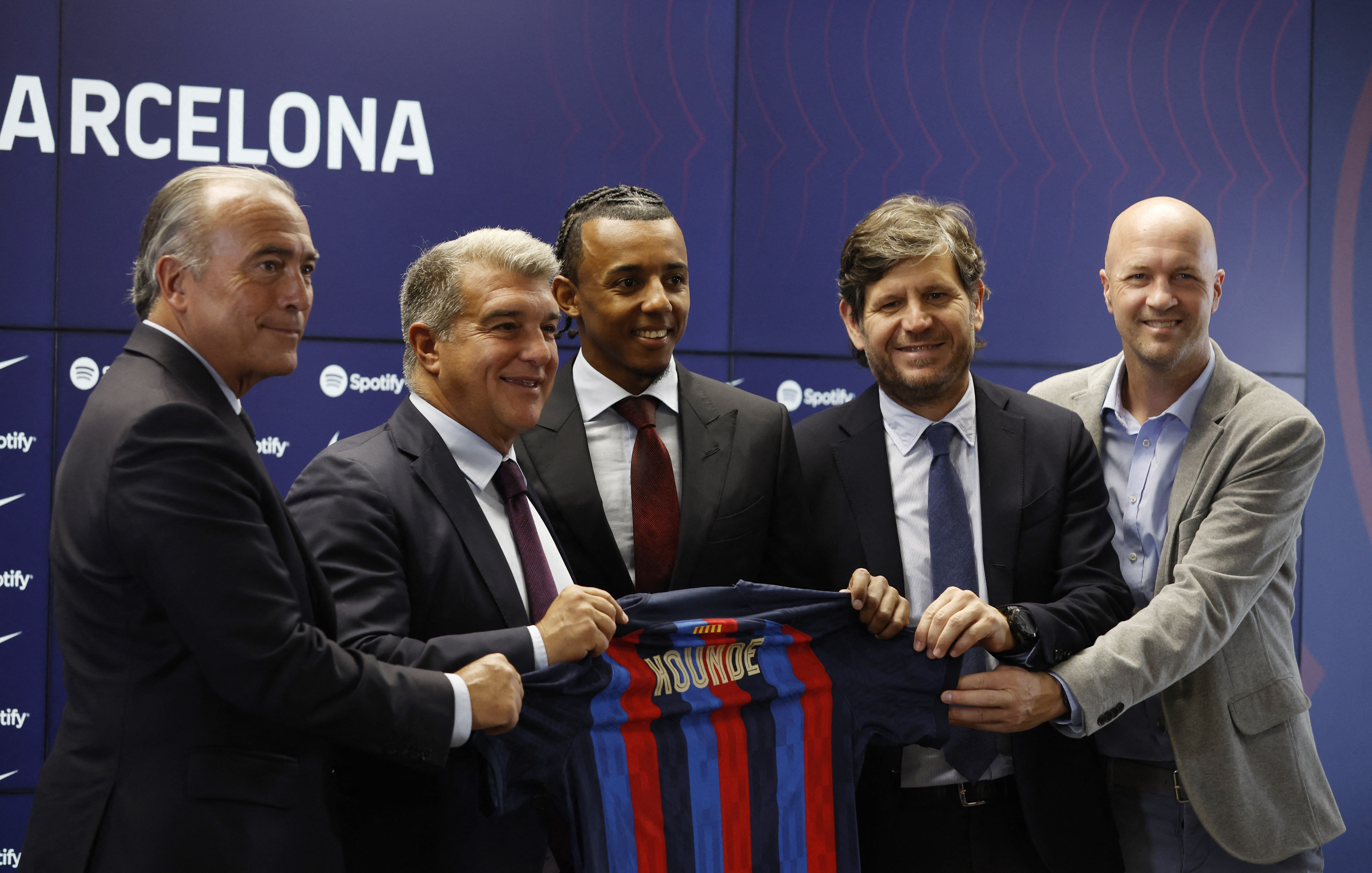Kounde firmó con el Barcelona a cambio de 50 millones de euros más 5 en variables (Reuters)