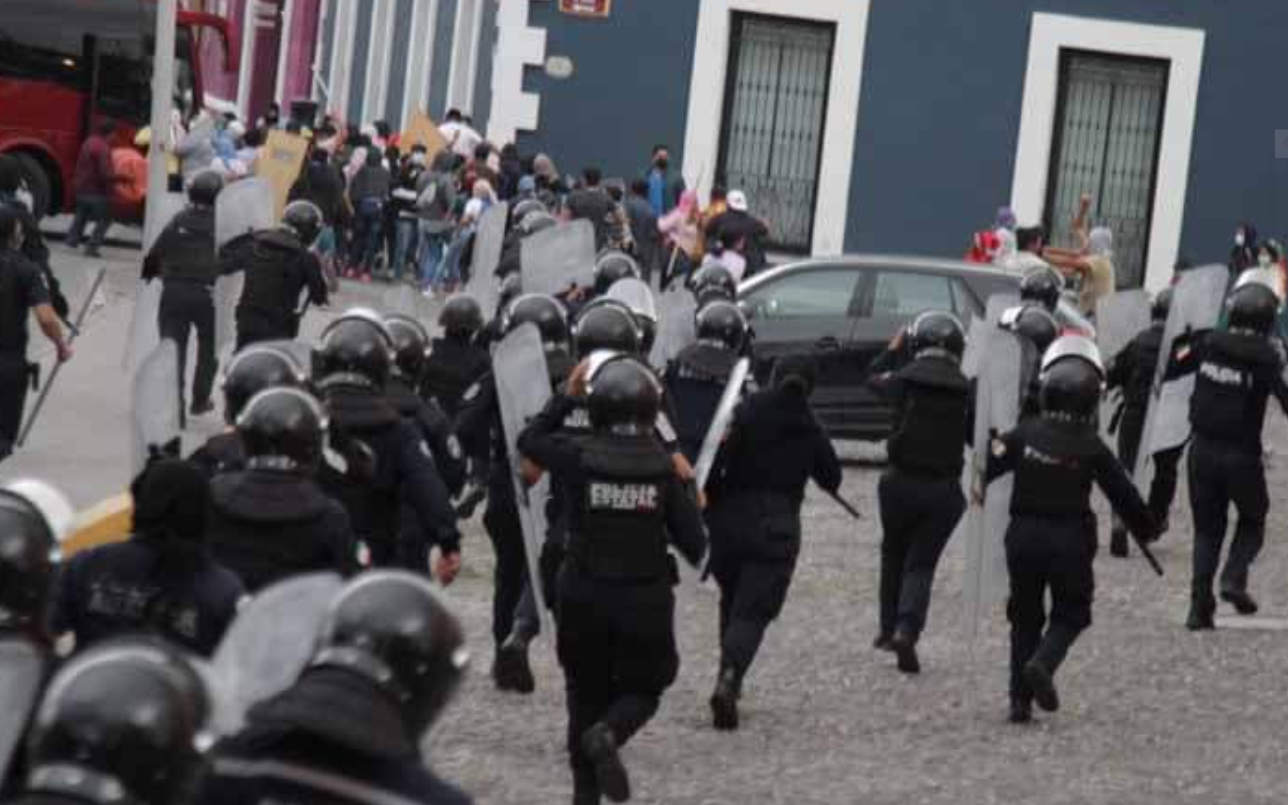 CNDH emitió recomendación para la SSP en Puebla por reprimir a alumnas normalistas de Tételes