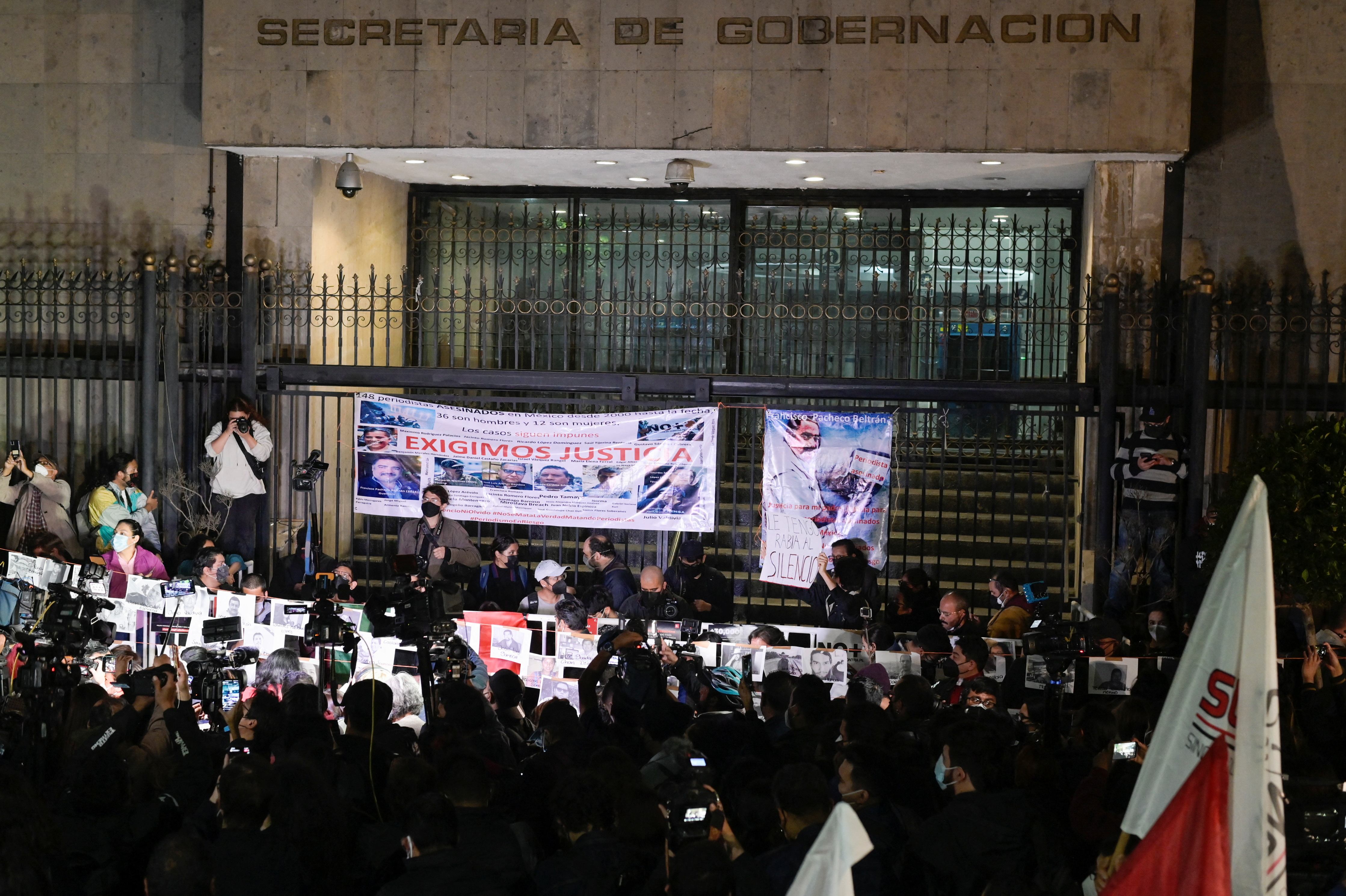"¡Justicia!", el grito que unió a los manifestantes en CDMX (Foto: REUTERS/Mahe Elipe)