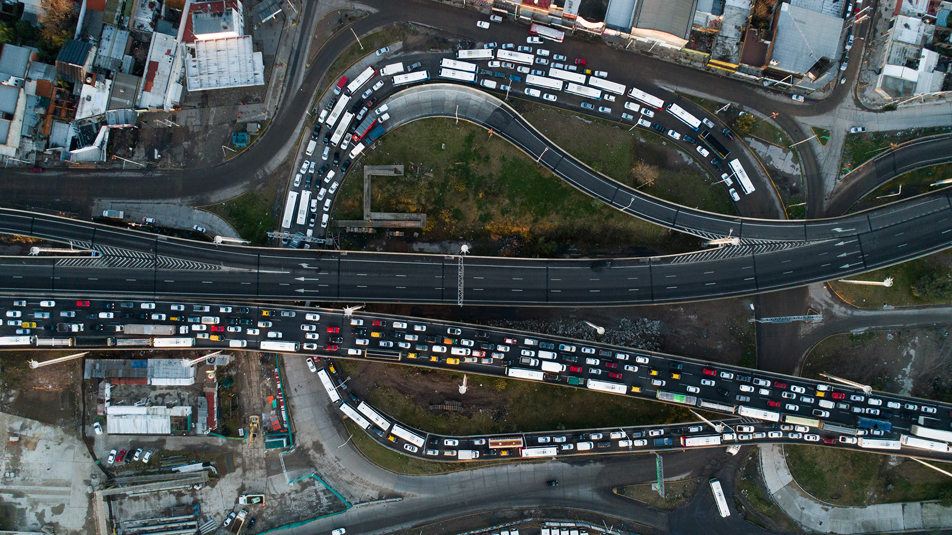 Los puntos en los cuales más autos se concentraron por los controles fueron en el Puente Pueyrredón y en Puente La Noria, donde desde temprano se registraron demoras de hasta una hora para poder pasar.