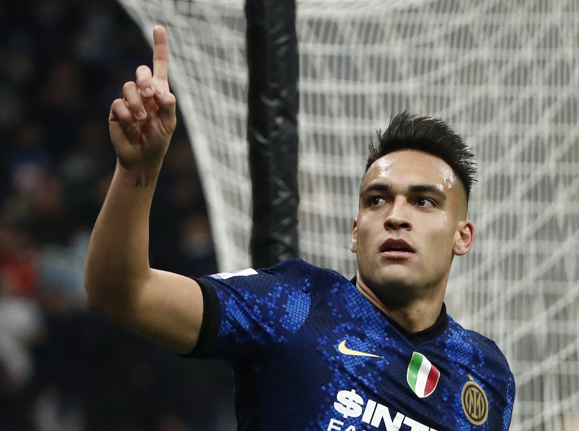 Lautaro Martínez hizo dos goles, además le atajaron un penal, en la goleada del Inter ante Cagliari (REUTERS/Alessandro Garofalo)