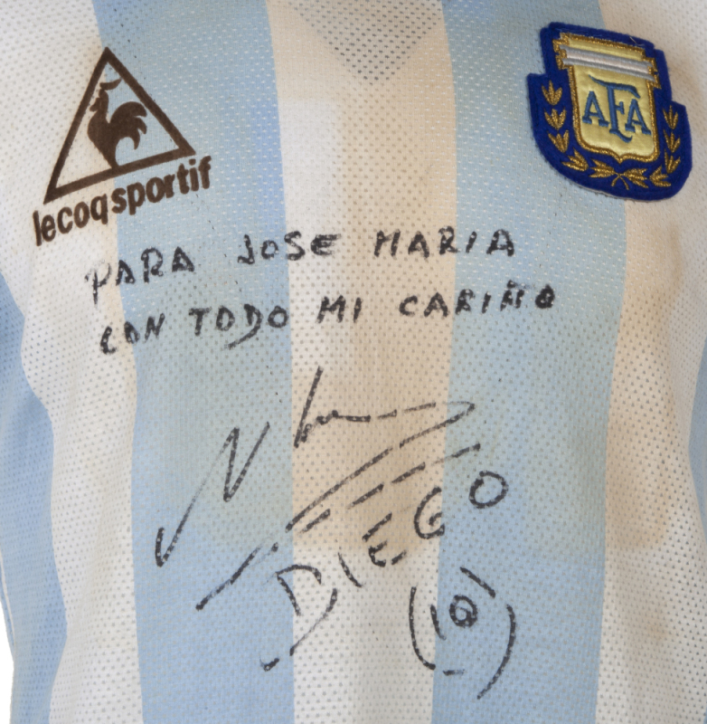 La dedicatoria de Maradona para Muñoz (Crédito: Juliens)