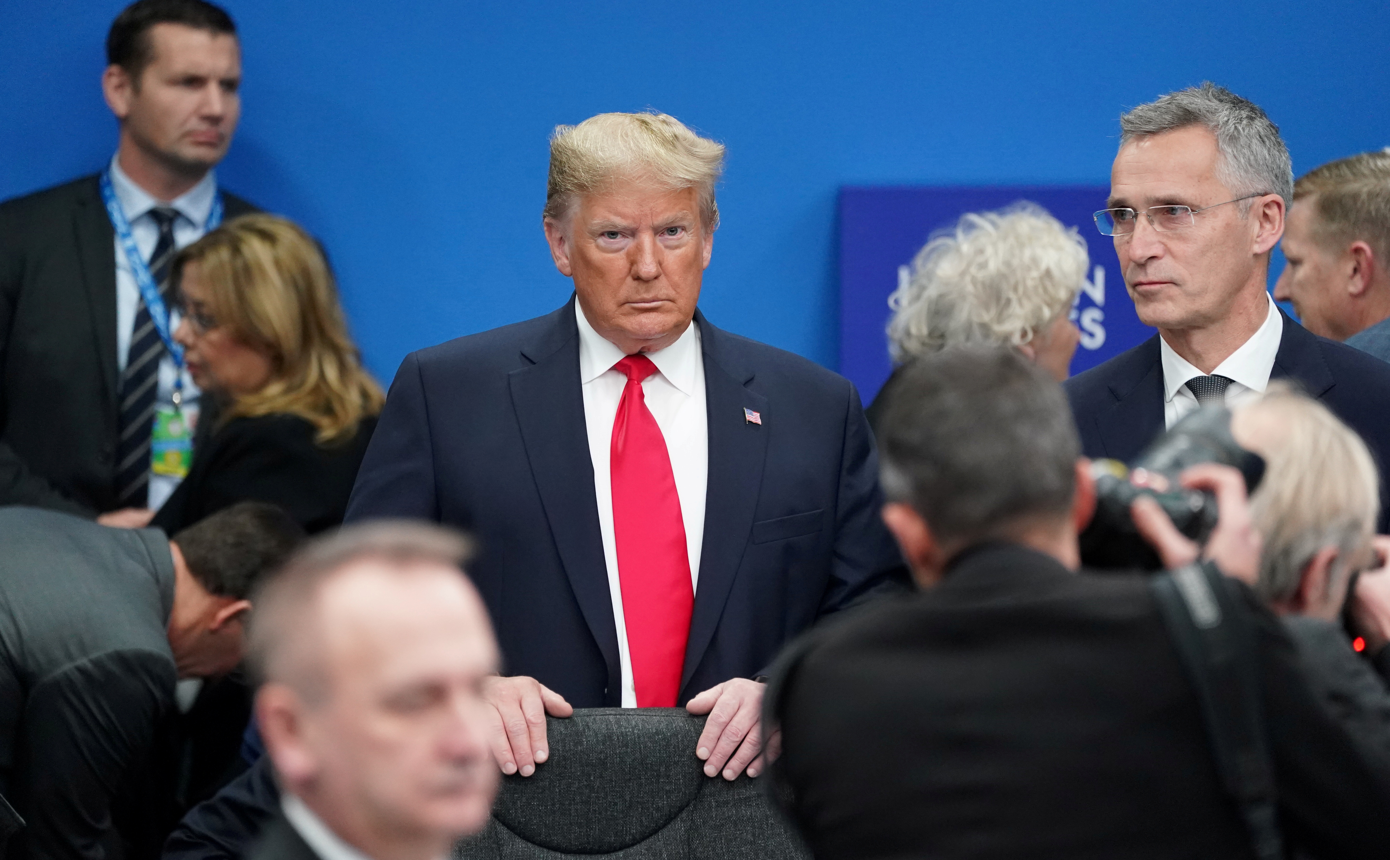 Trump, solo en la cumbre de líderes de la OTAN en Watford, Reino Unido, el 4 de diciembre de 2019 (REUTERS/Christian Hartmann/Pool/File Photo/File Photo)