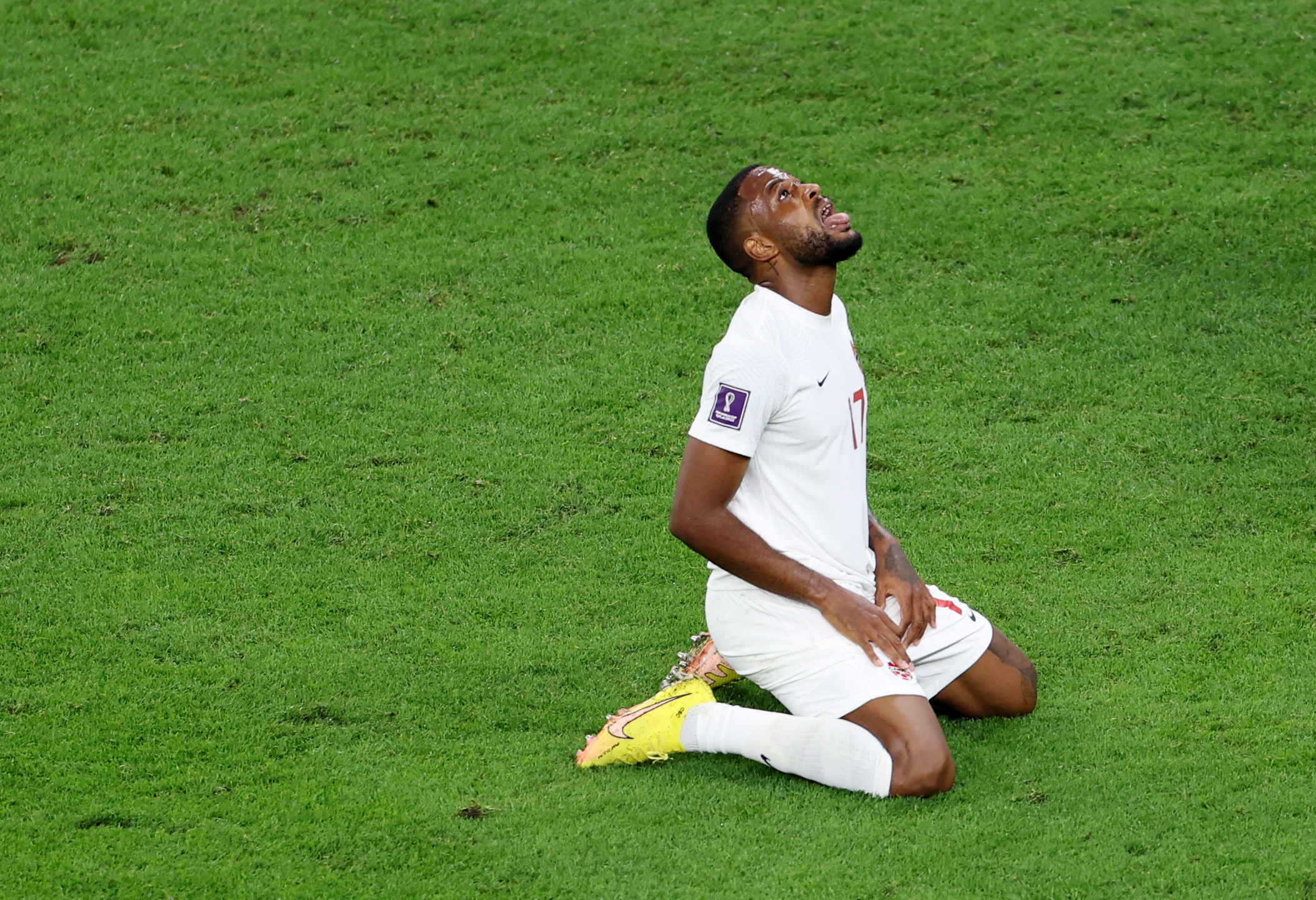 Cyle Larin lamenta la oportunidad de gol desperdiciada. Canadá no puede con Bélgica en Qatar (REUTERS/Molly Darlington)