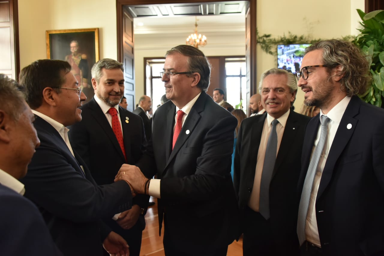 Mexican Foreign Minister Marcelo Ebrard arrived in Colombia for the swearing-in of Gustavo Petro (SRE)