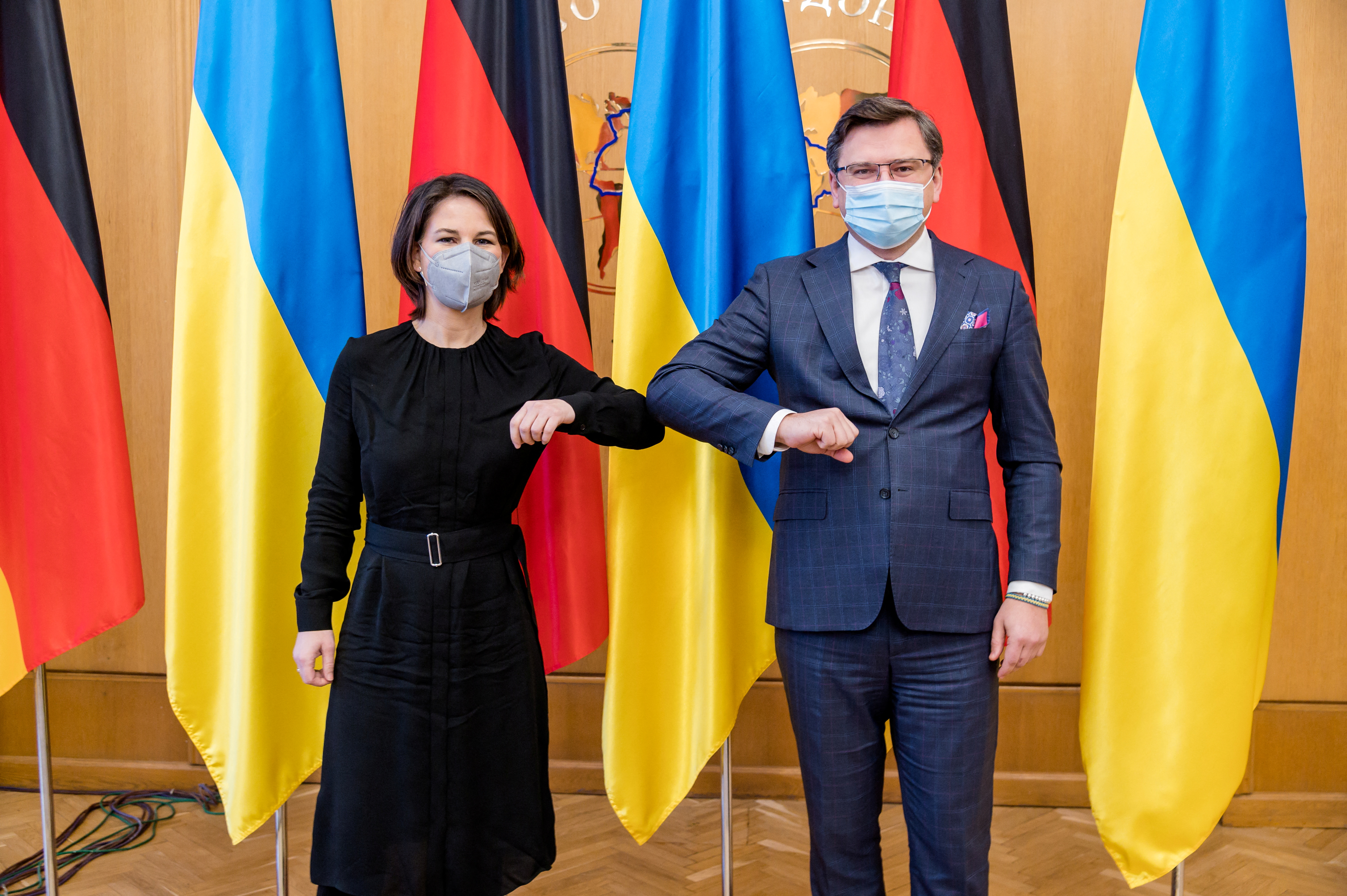 La ministra alemana de Relaciones Exteriores, Annalena Baerbock, afirmó el lunes en Kiev que Alemania hará todo lo posible para garantizar la seguridad de Ucrania (REUTERS)