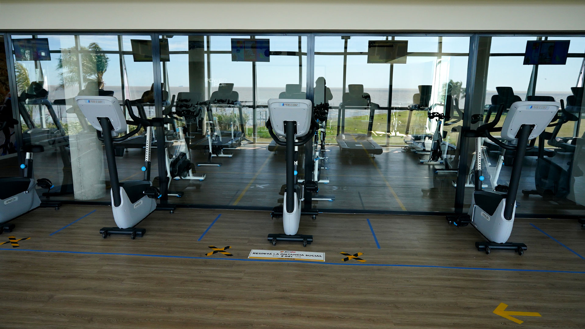 Los gimnasios deberán tener ventilación natural