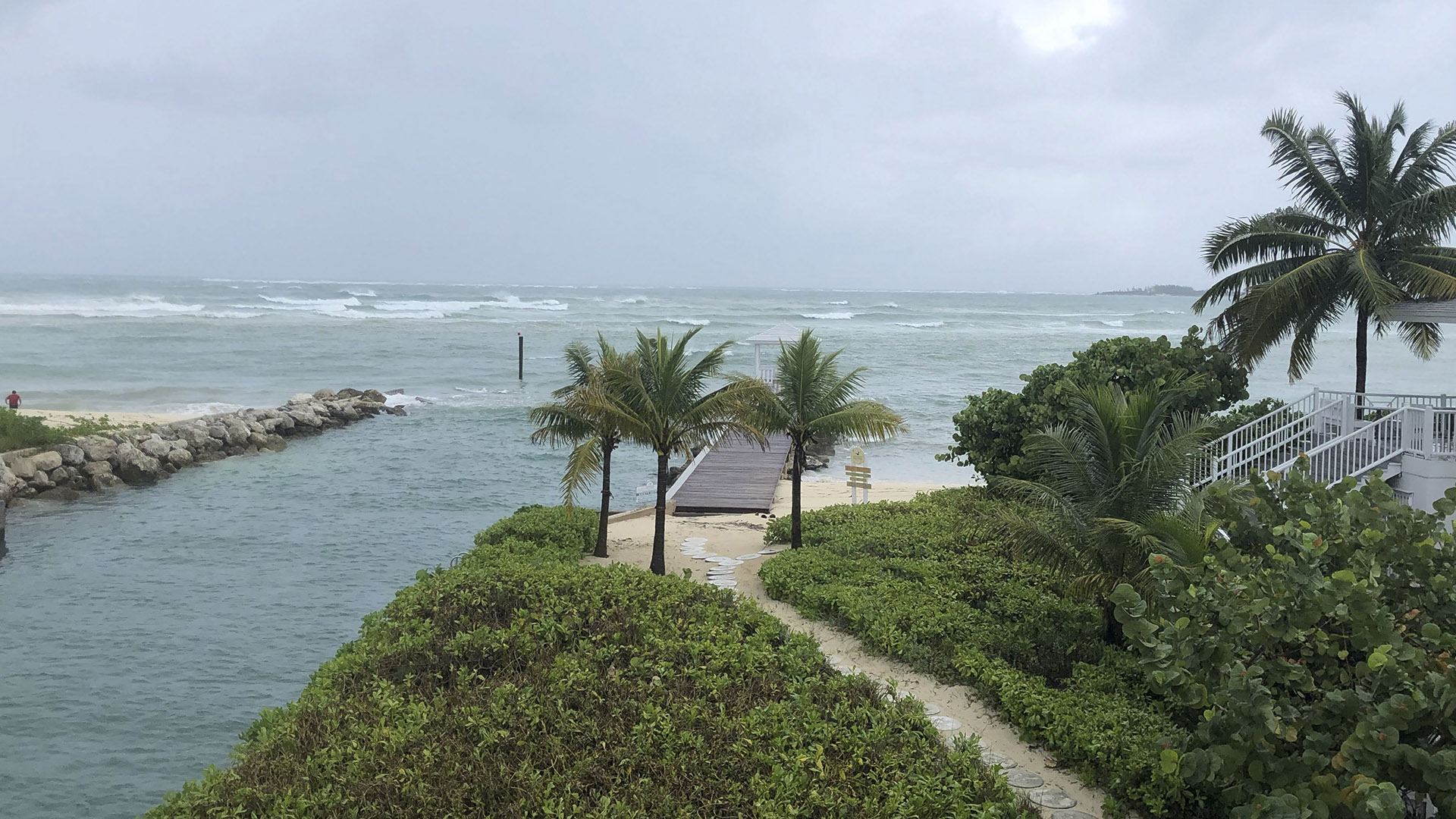 Foto de archivo: una playa de Nassau, Bahamas, en una imagen del 1 de septiembre de 2019 (Lucy WORBOYS / AFP)