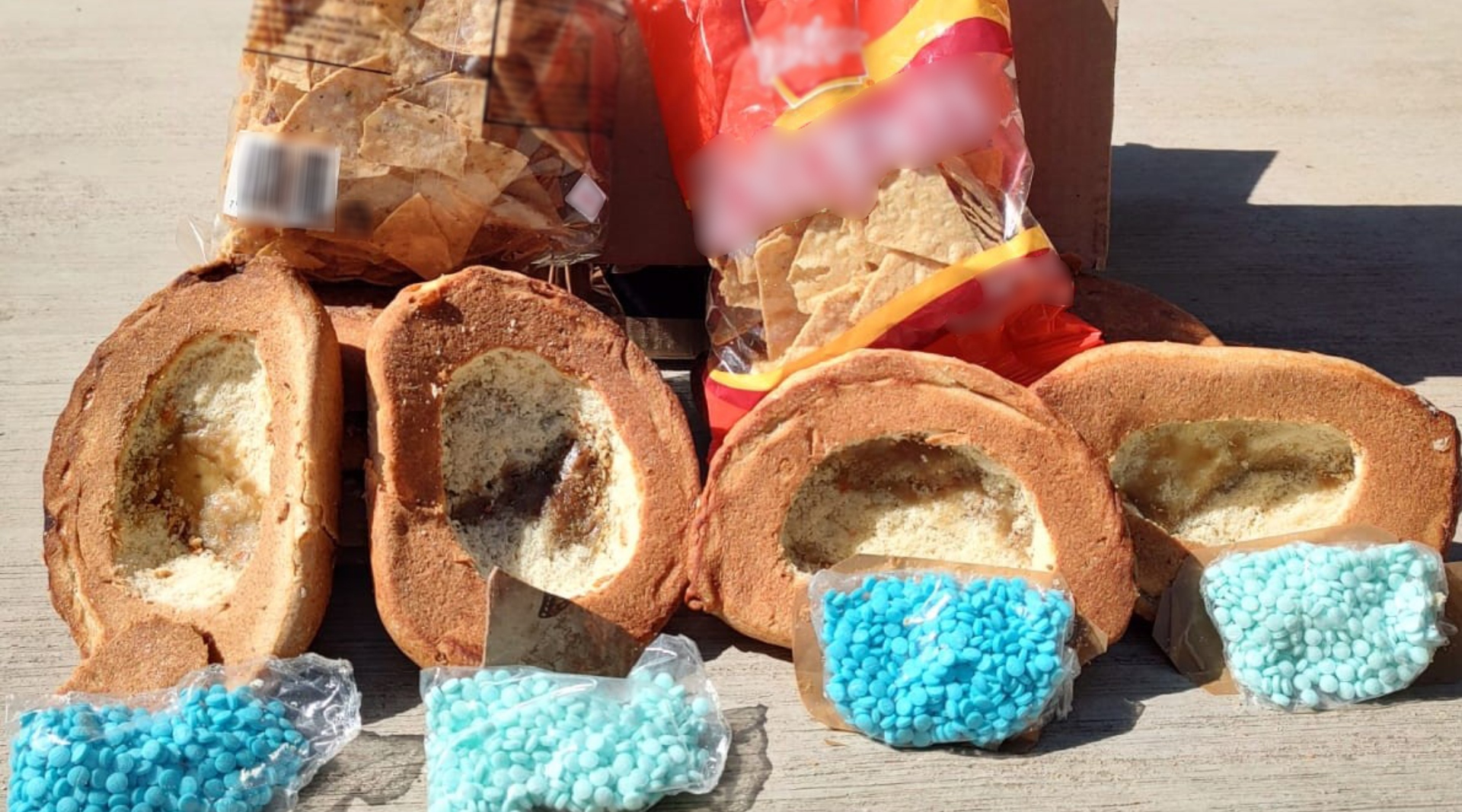 Las piezas de pan fueron preparadas de manera artesanal y adaptadas para ocultar la sustancia. 
(Foto: Guardia Nacional)