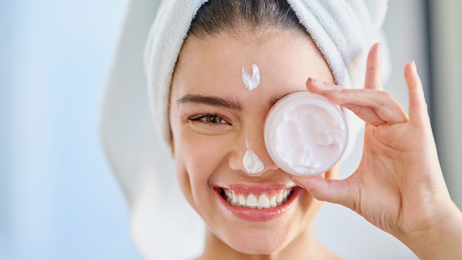 Hidratar, iluminar y renovar: rutinas caseras y tratamientos no invasivos para cuidar la piel antes del verano