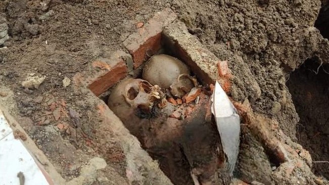 Hallaron los restos humanos de dos personas en Cali cuando reparaban la tubería del barrio el Porvenír