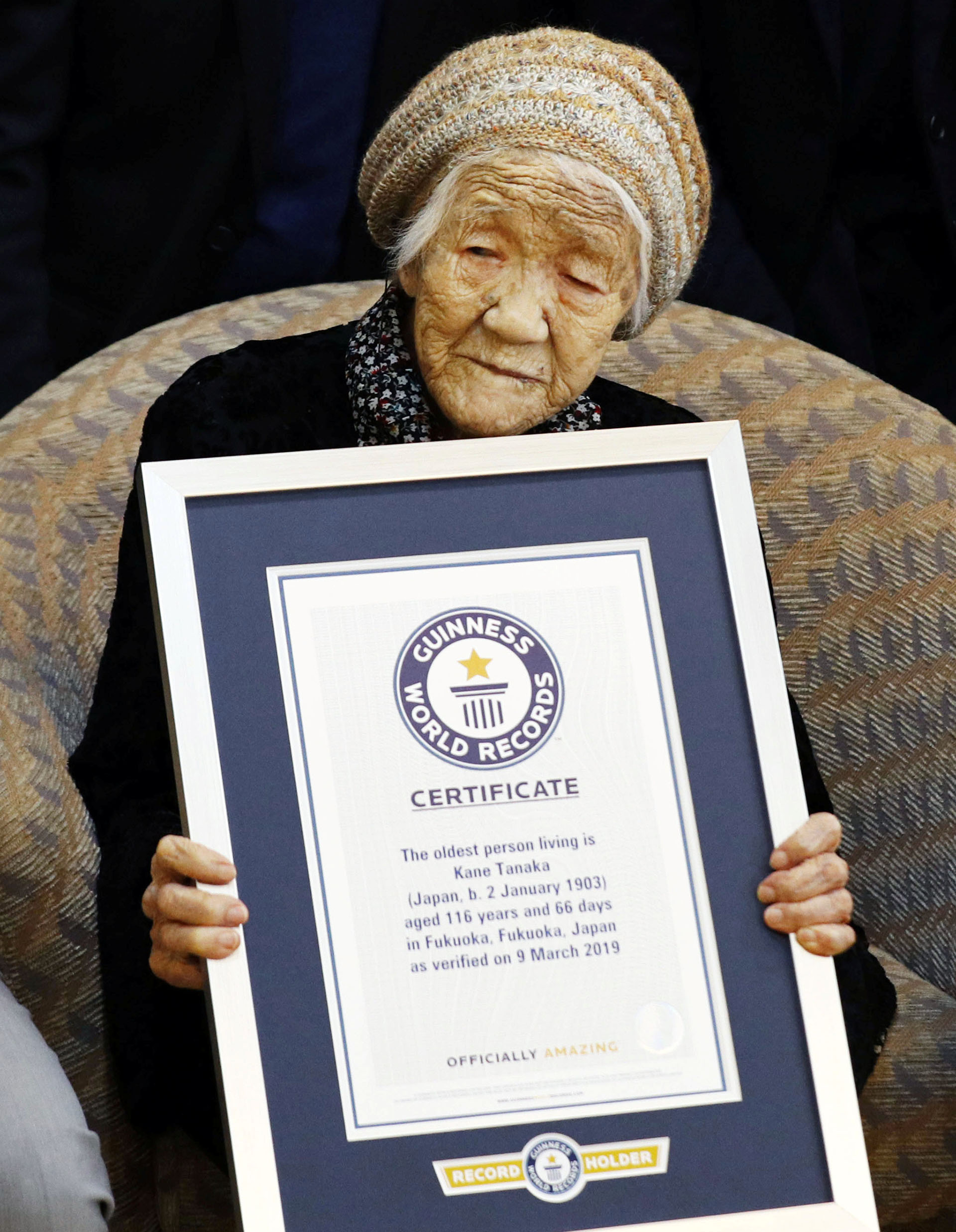 Kane Tanaka con su Guinness World Records (Kyodo/via REUTERS)