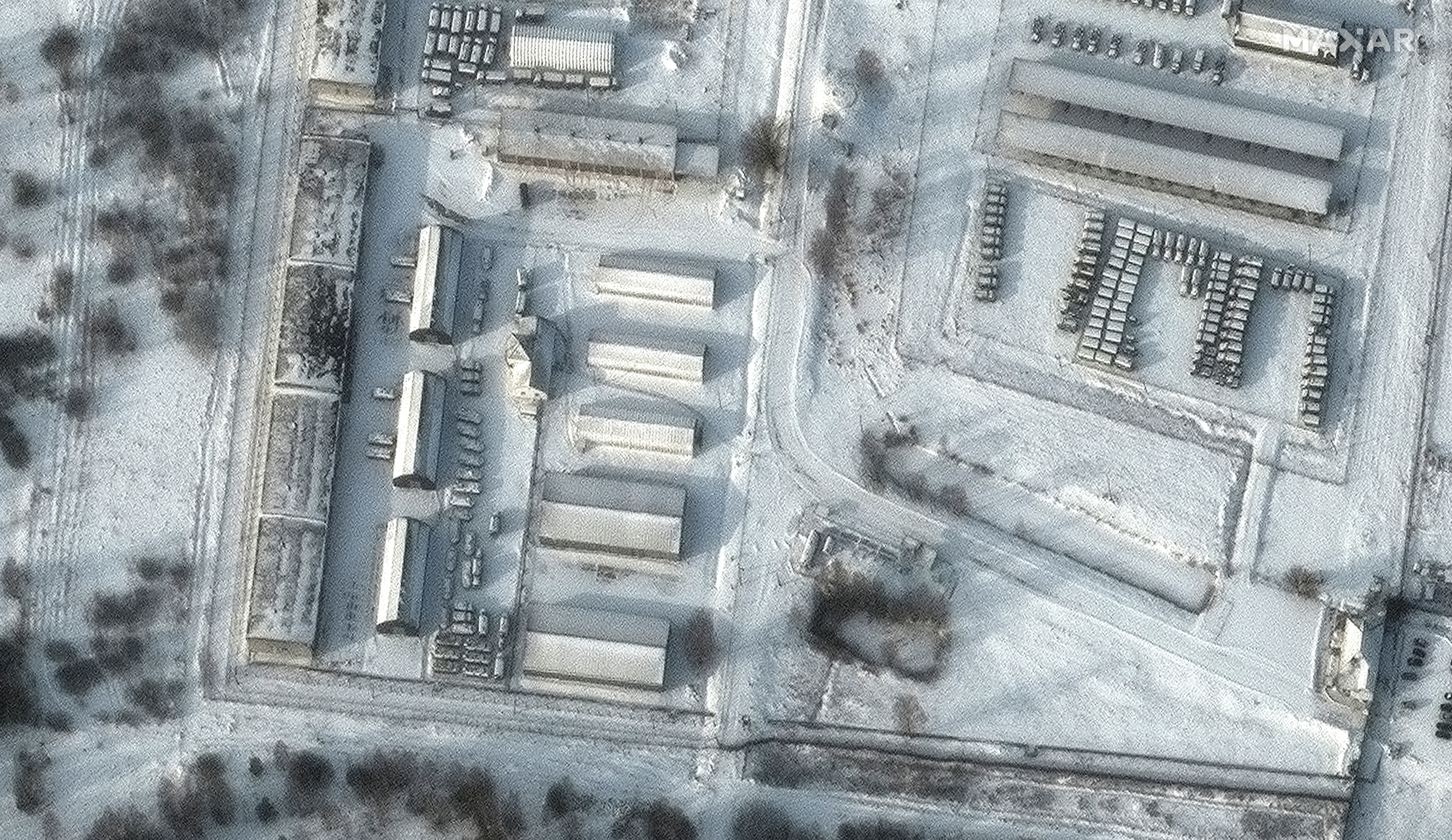 Una imagen de satélite muestra vehículos blindados de transporte de personal y camiones en el almacén de Klimovo, en Klimovo, Rusia, el 19 de enero de 2022. Imagen tomada el 19 de enero de 2022. (Reuters)