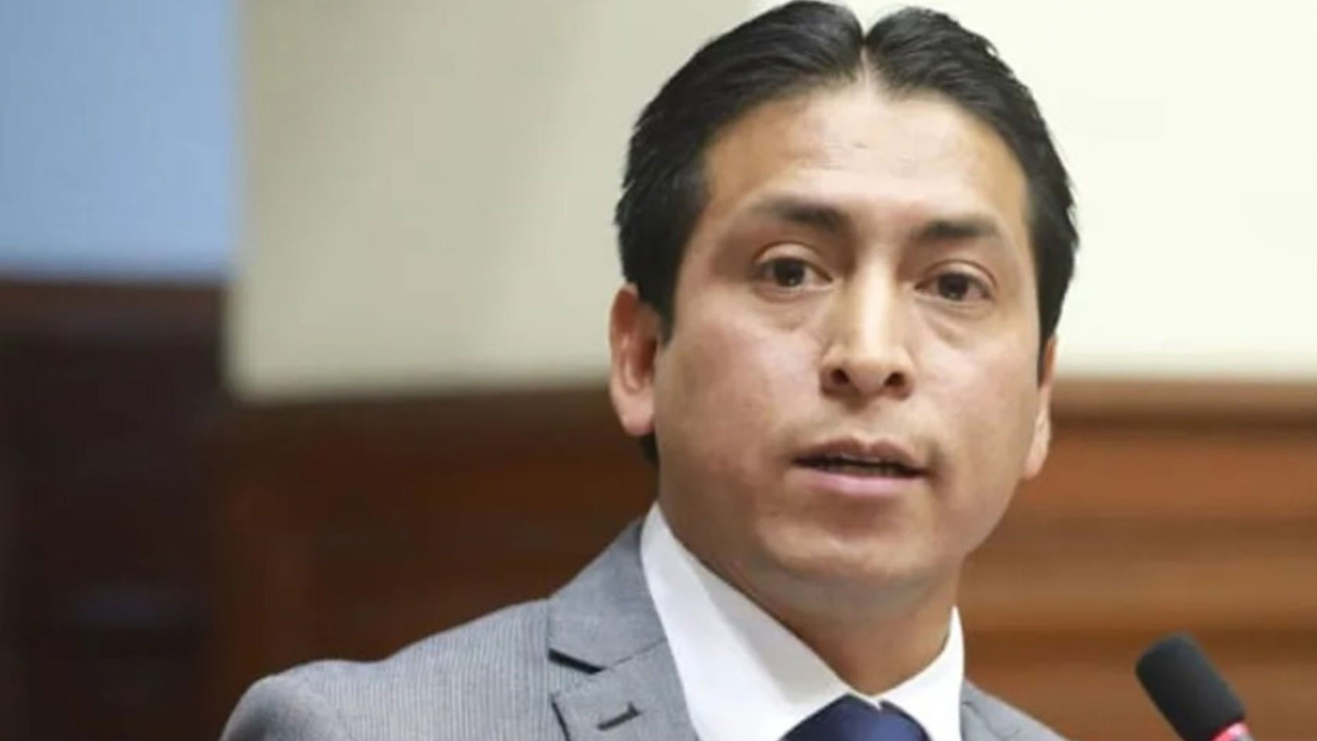 The disqualification of Freddy Díaz was achieved with a reconsideration of the vote.