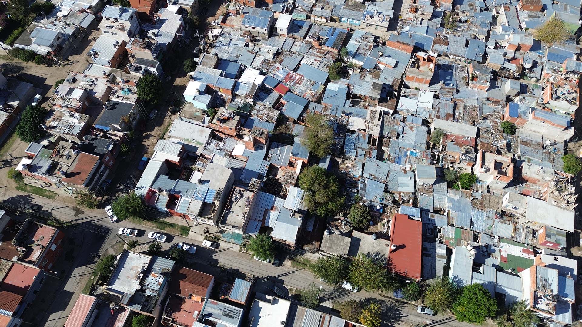 El barrio Las Antenas, el nuevo infierno narco del Conurbano, desde el drone de Infobae