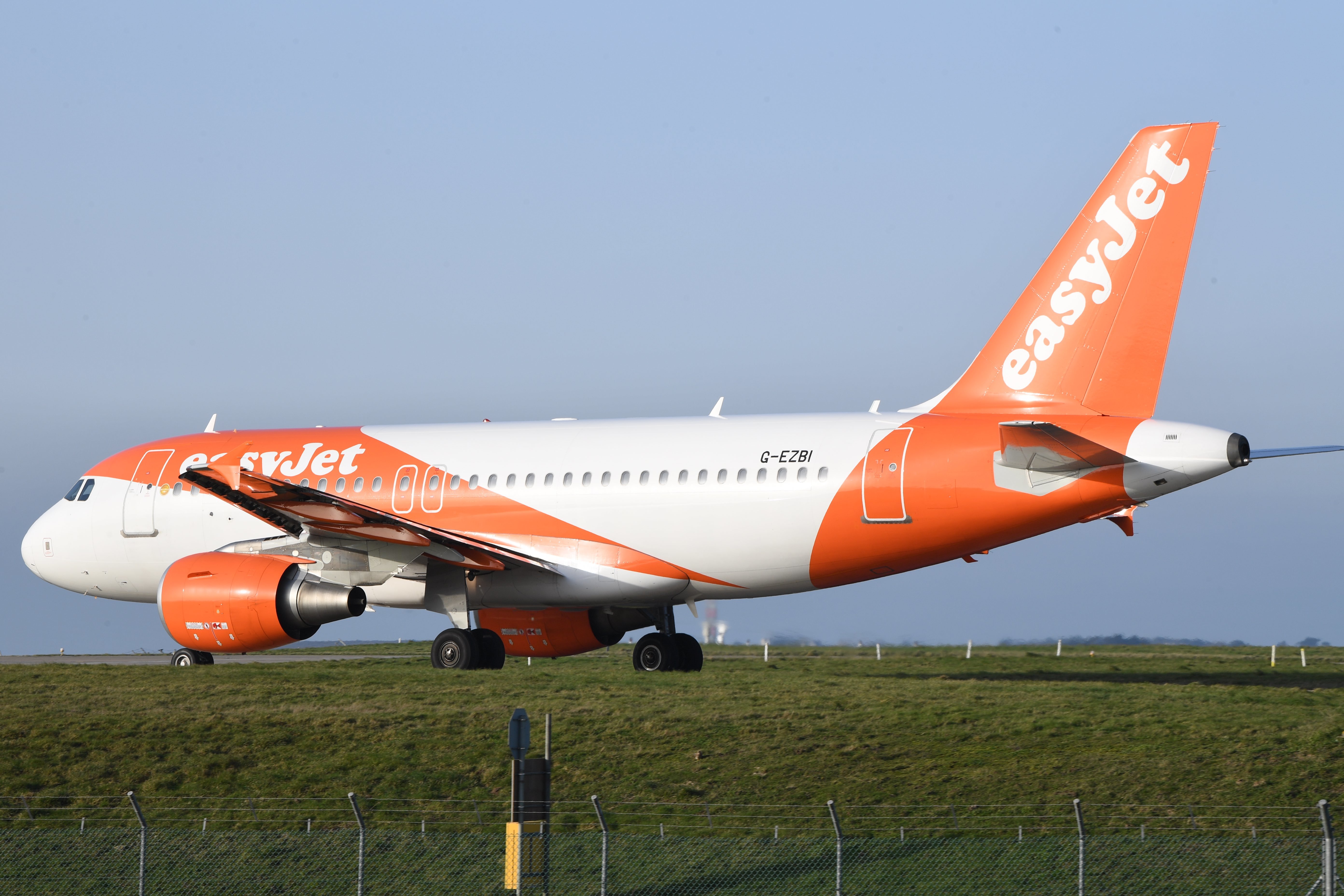 EasyJet to axe Southend and Newcastle 