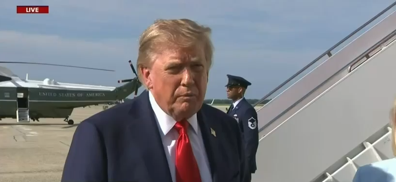 Desde la Base Militar Andrews, en Maryland, Trump delantó que se trabaja en un mejor acuerdo comercial con México