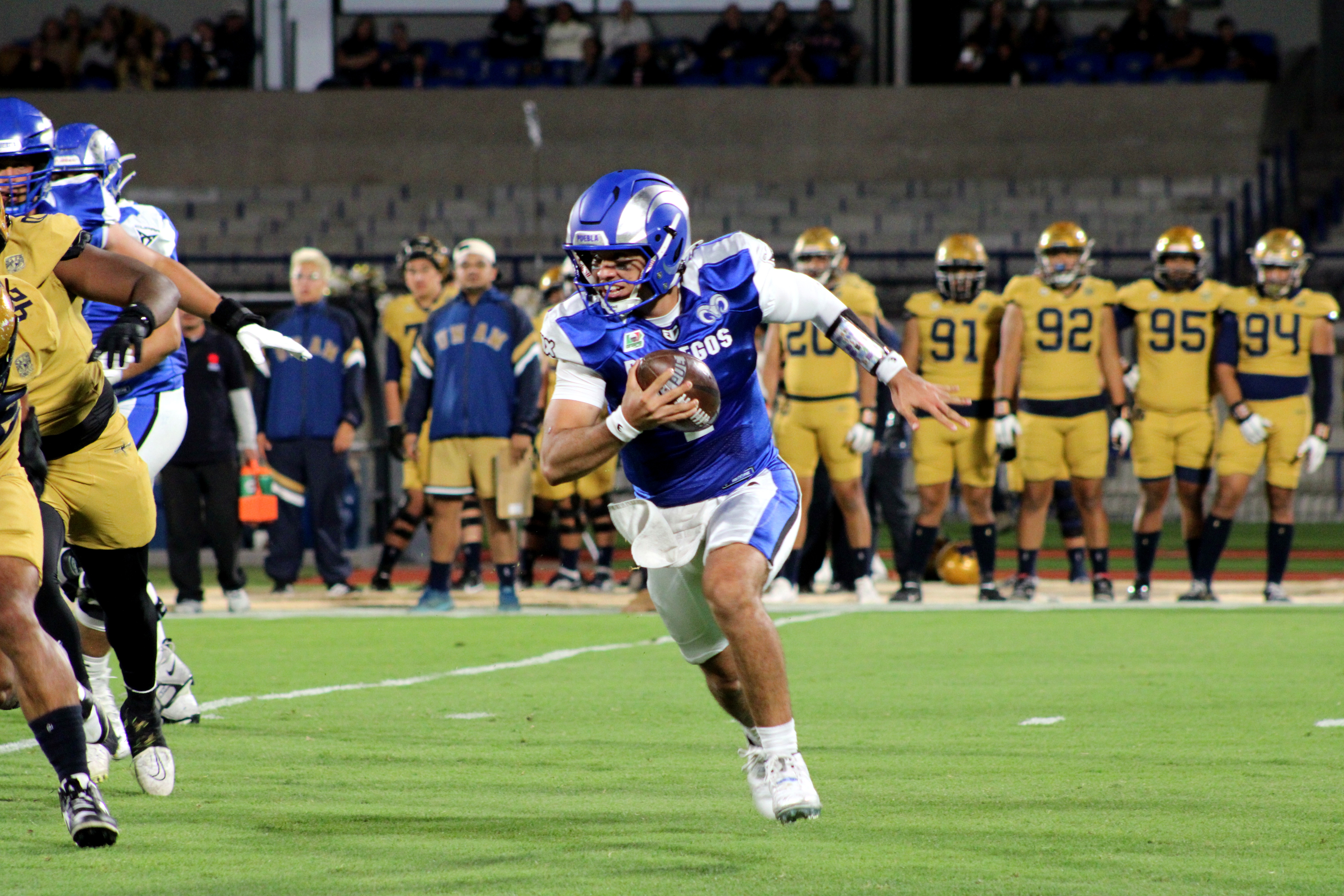 En lo que representa la tercera victoria consecutiva del representativo de futbol americano de la Universidad Nacional, los Pumas de Ciudad Universitaria vencieron al Instituto Tecnológico y de Estudios Superiores de Monterrey (ITESM) campus Puebla