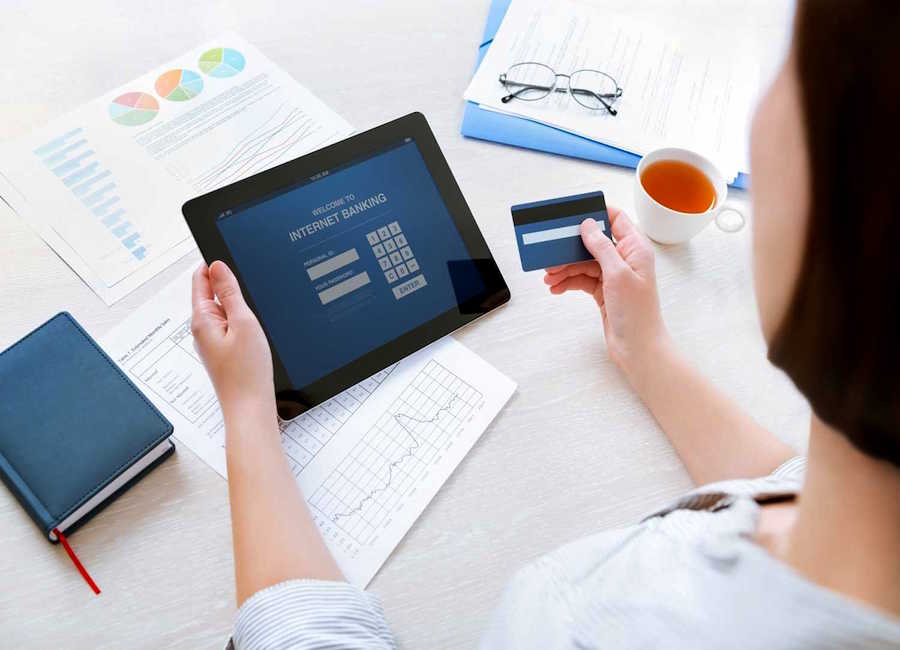 Existen más de 500 servicios públicos y privados que se pueden pagar a través de los medios digitales como el portal web de Infonet Cobranzas y Pago Móvil. Foto: Archivo.