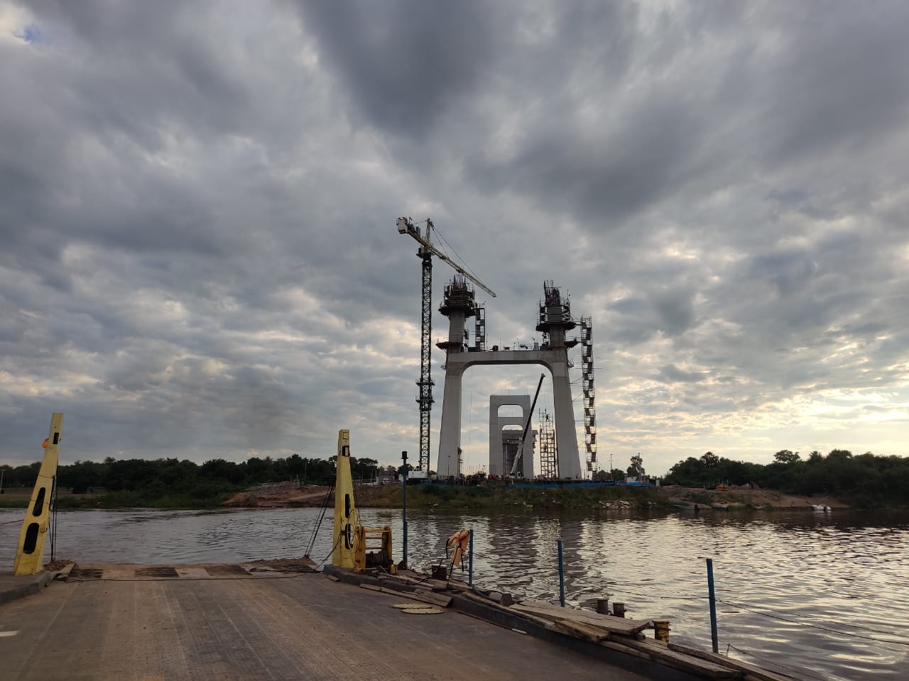 Puente de la Ruta Bioceánica entre Paraguay y Brasil avanza a paso firme