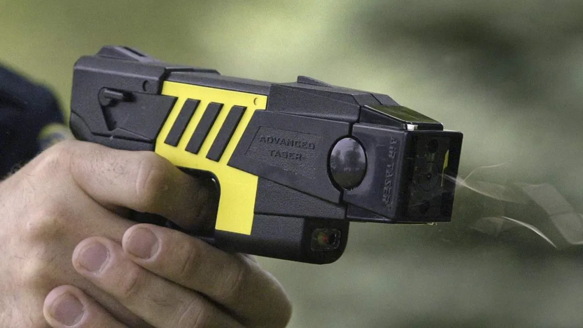 La Nación / Agentes Lince utilizan pistolas eléctricas Táser, ¿cómo  funcionan?