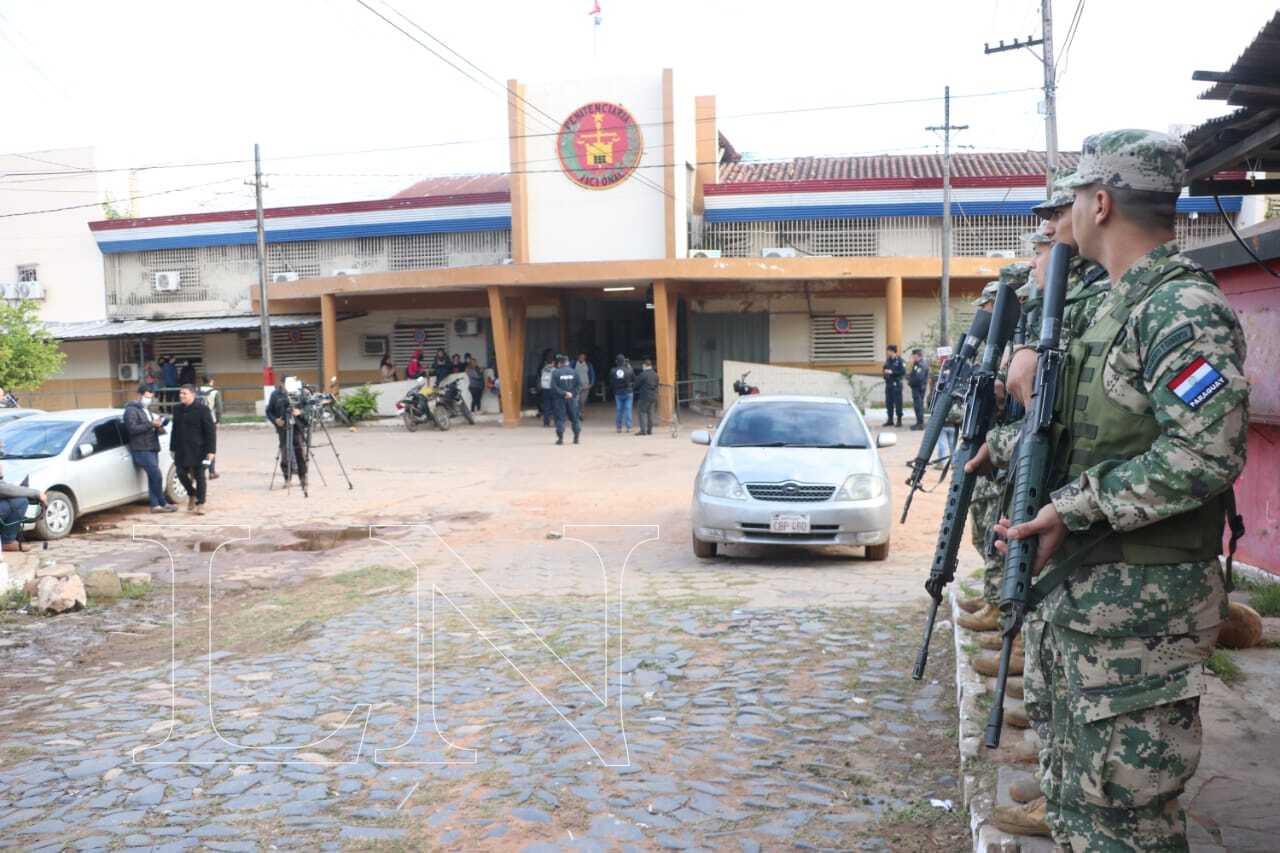 Más de 20 guardiacárceles removidos de Tacumbú por traslado irregular de internos