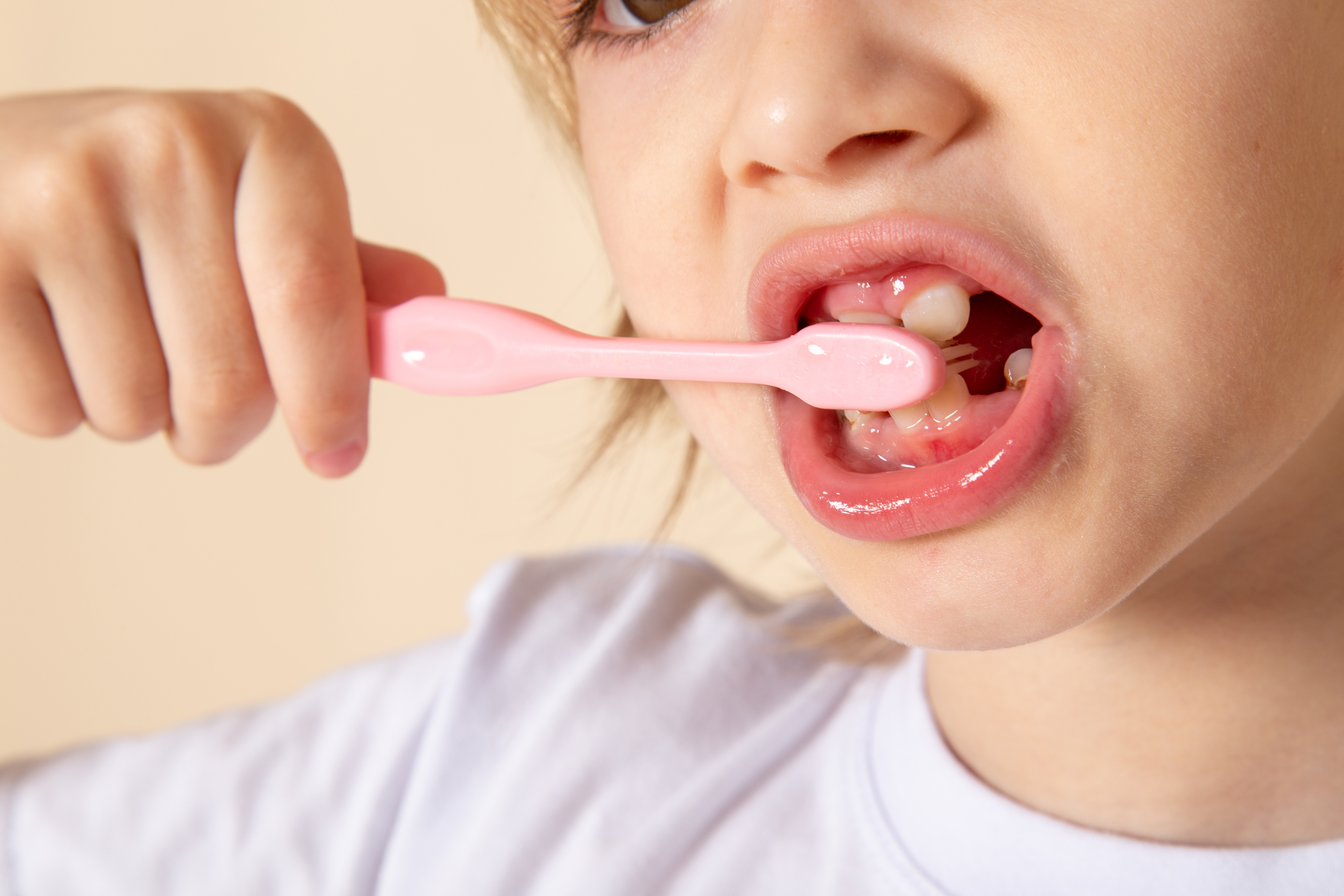 Es bueno para los dientes mascar chicle? – Clínica Baracco