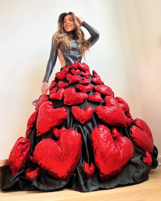 Thalía enamoró a sus fans con su vestido de corazones en San Valentín