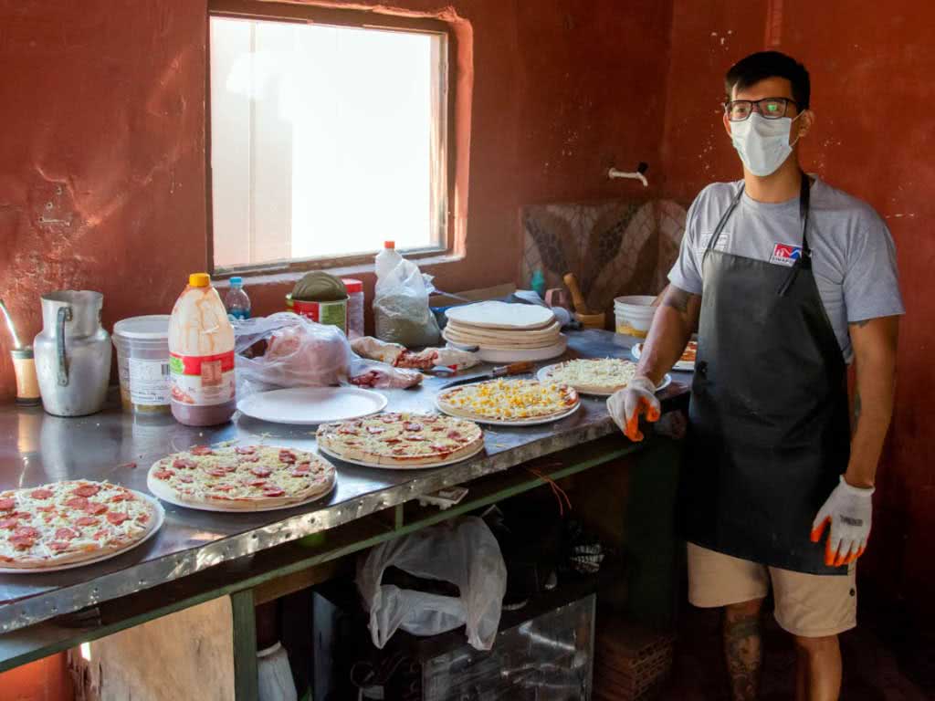 La Nación / Reo vende pizzas vía delivery desde Emboscada