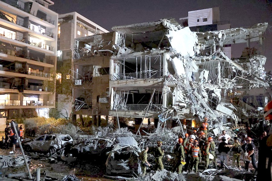 La Nación / Israel golpea Irán con ataque masivo; Teherán replica con lluvia  de misiles