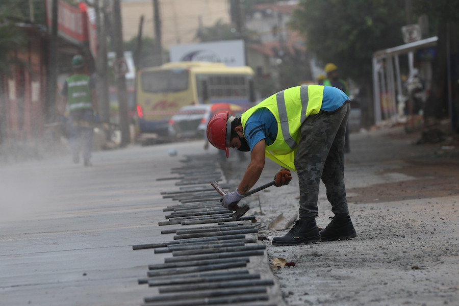 El mayor porcentaje de los recursos destinados a la inversión pública fue al MOPC para la ejecución de obras como pavimentación y mantenimiento de rutas. Foto: Archivo.