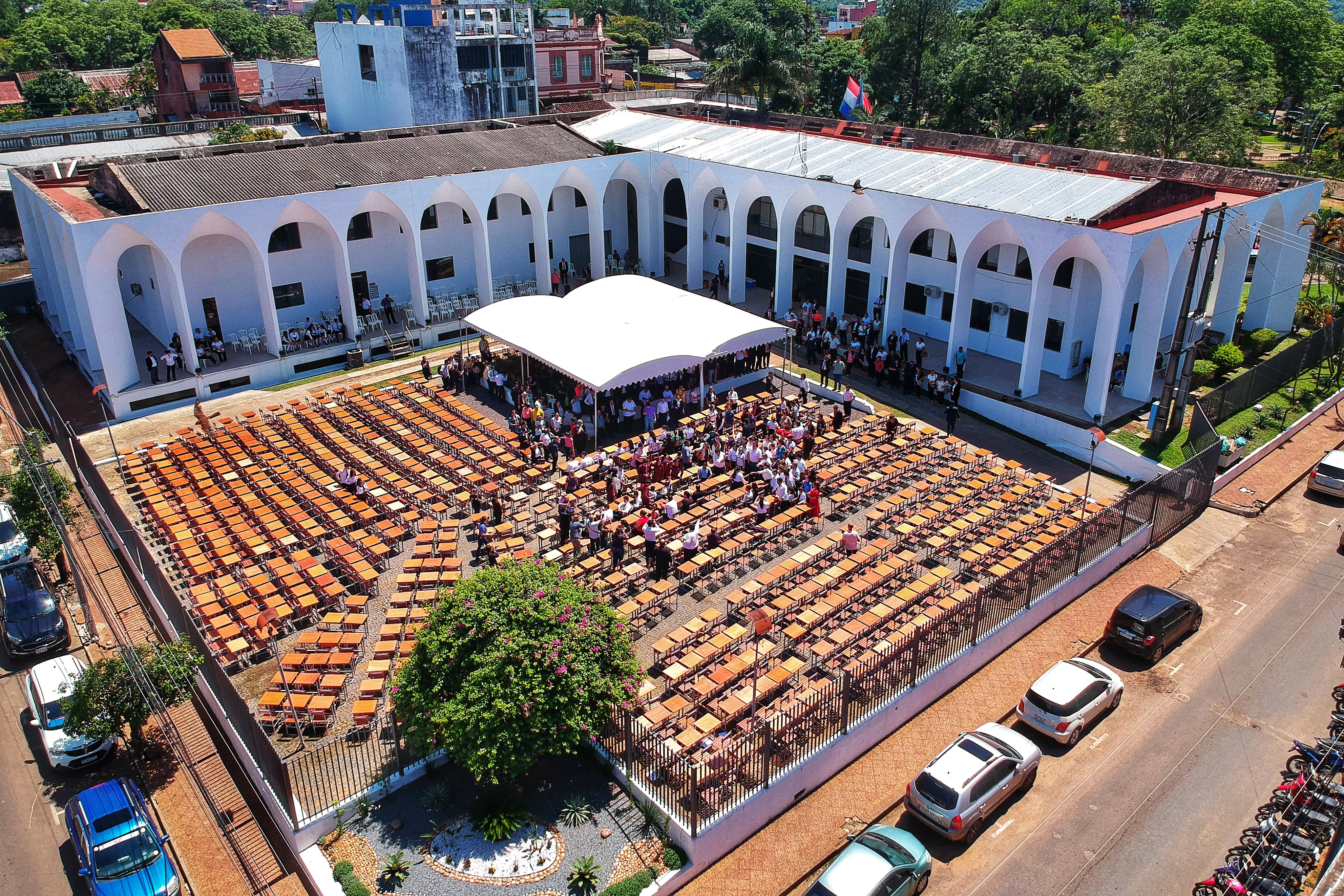 Gobernación de Guairá entregó más de 6.500 mobiliarios a 256 instituciones
